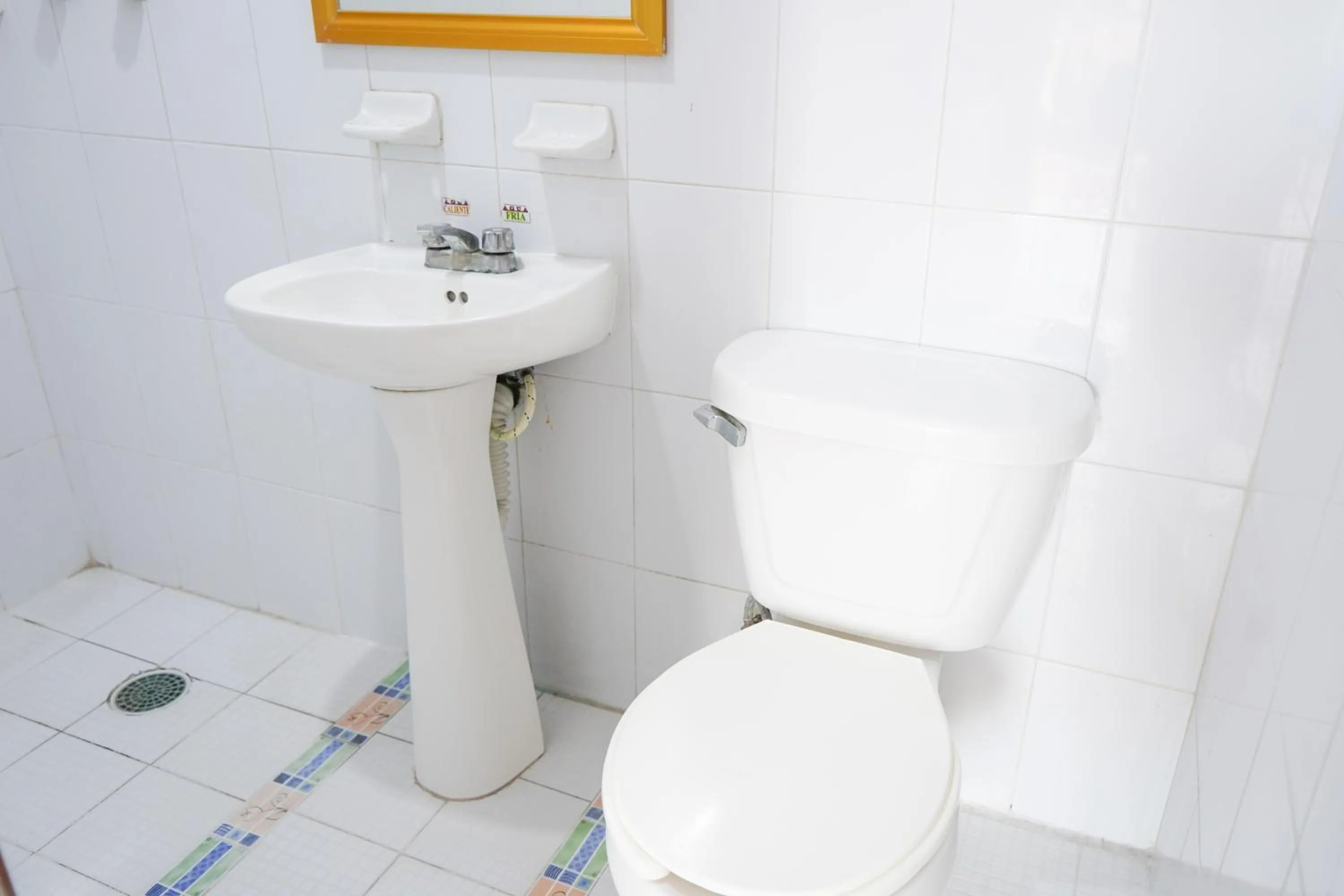 Bathroom in OYO Hotel El Conquistador