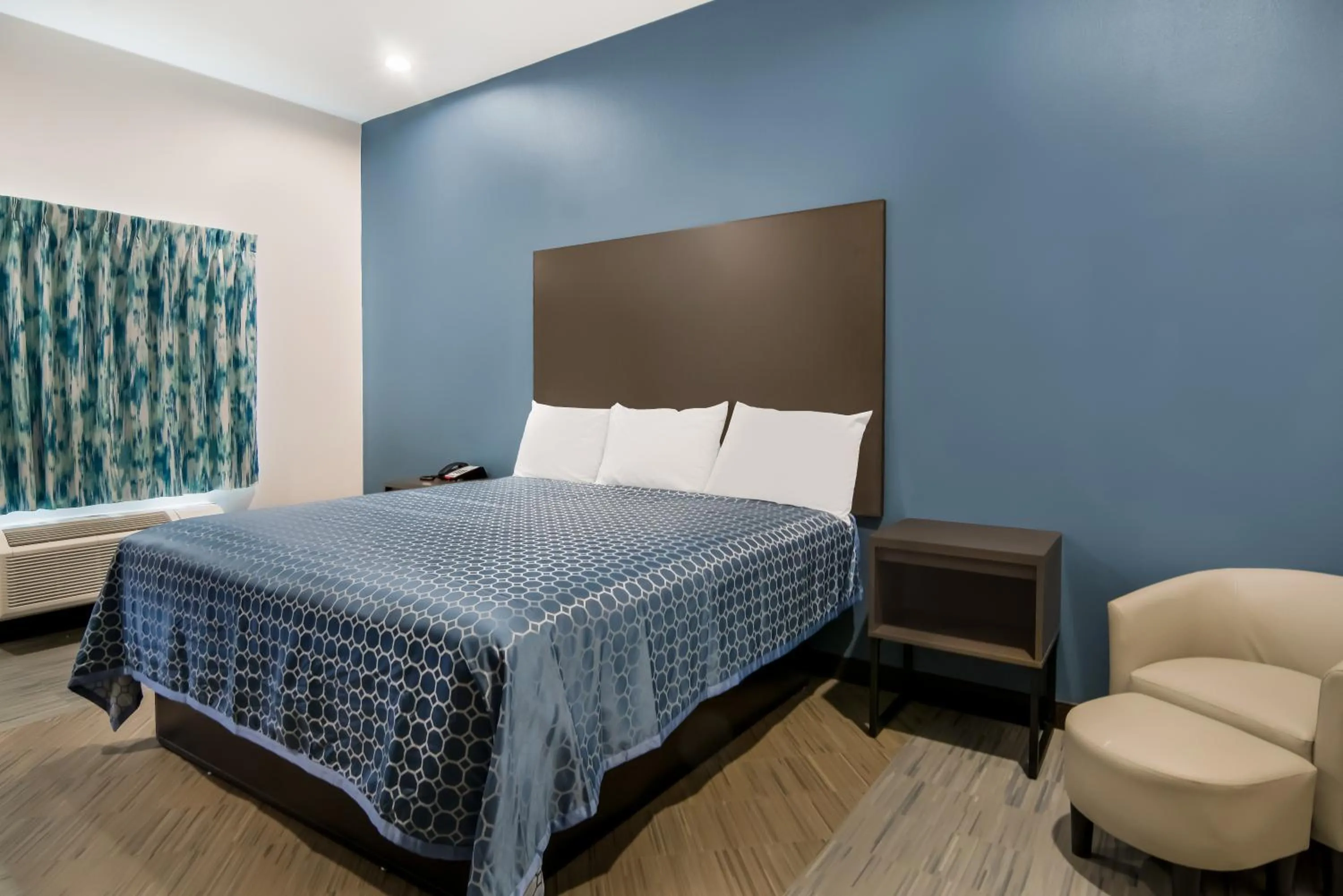 Bed in Scottish Inns- Forest Hill