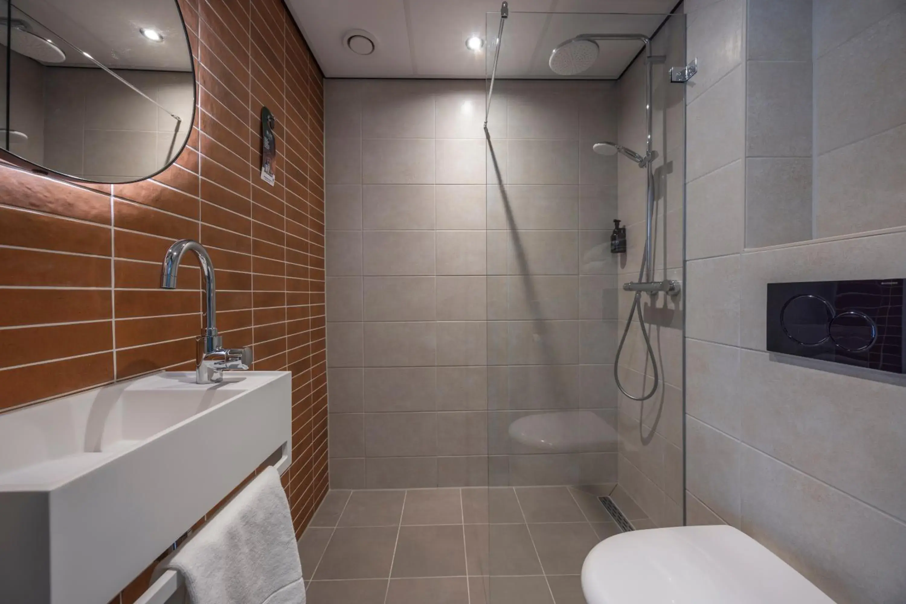 Comfort Double Room with Balcony in Fletcher Boutique Hotel De Mallejan Comfort Double Room with Balcony in Fletcher Boutique Hotel De Mallejan