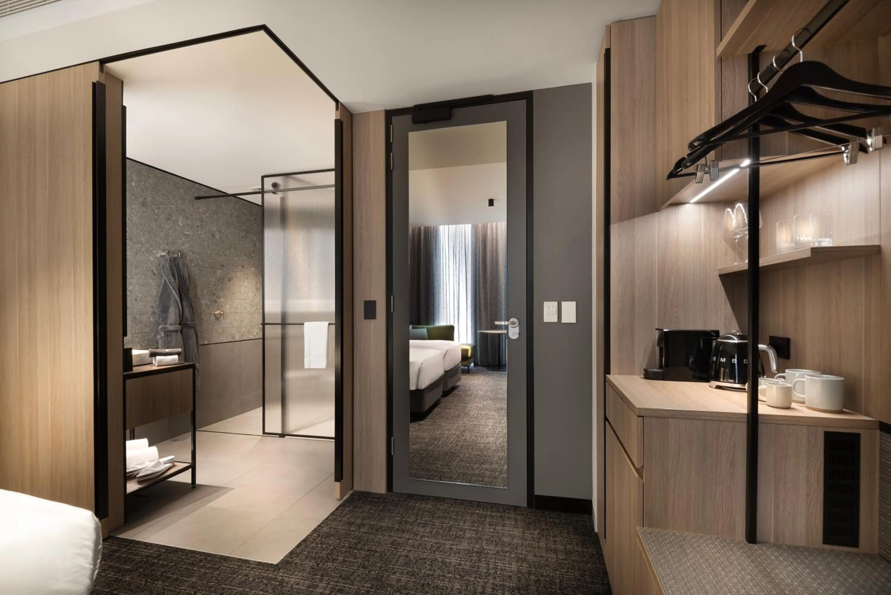 Shower, Bed in The Howey