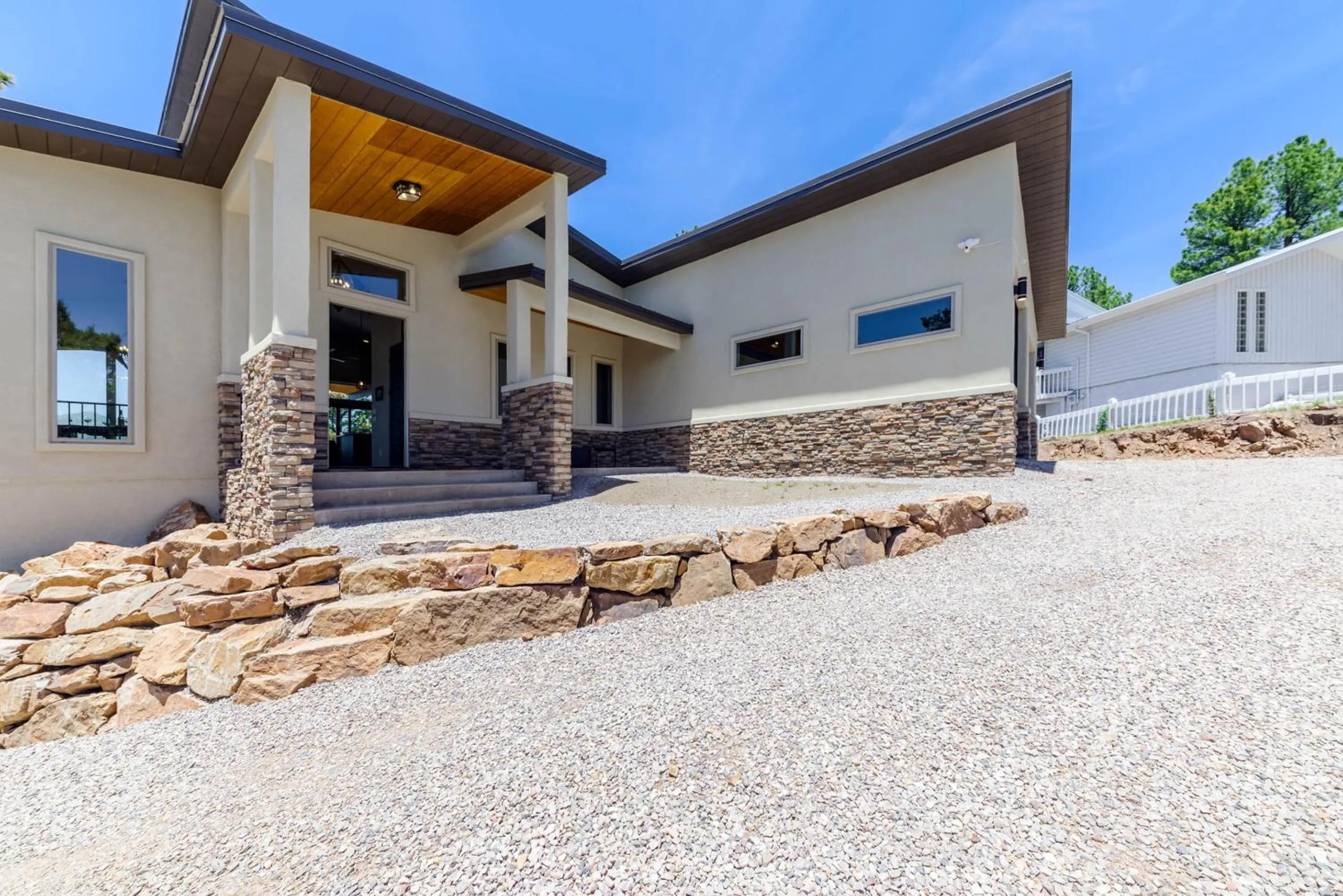 Property building in Viewtopia