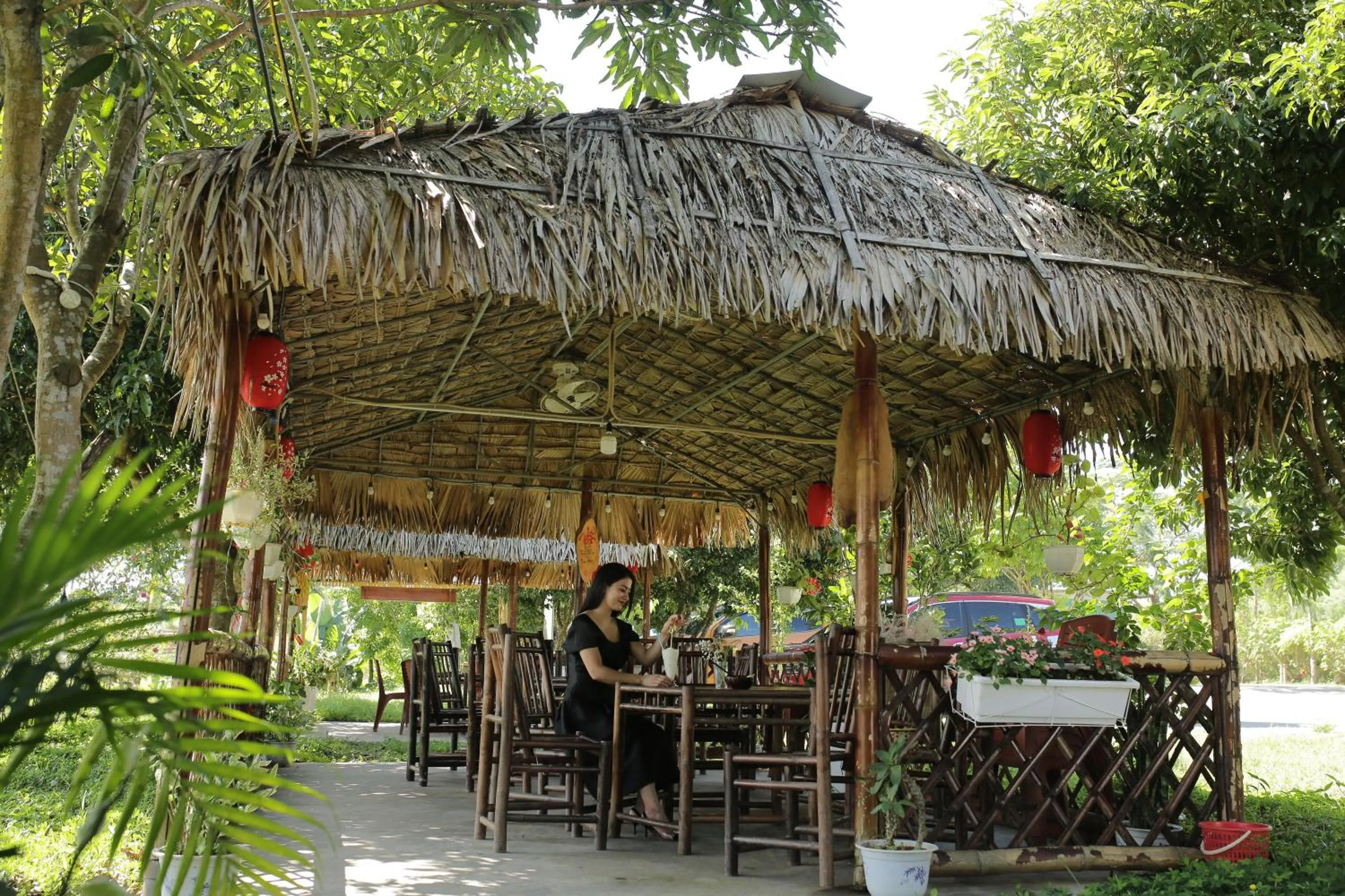 Restaurant/places to eat in KHU DU LỊCH SINH THÁI HÒN MÁT