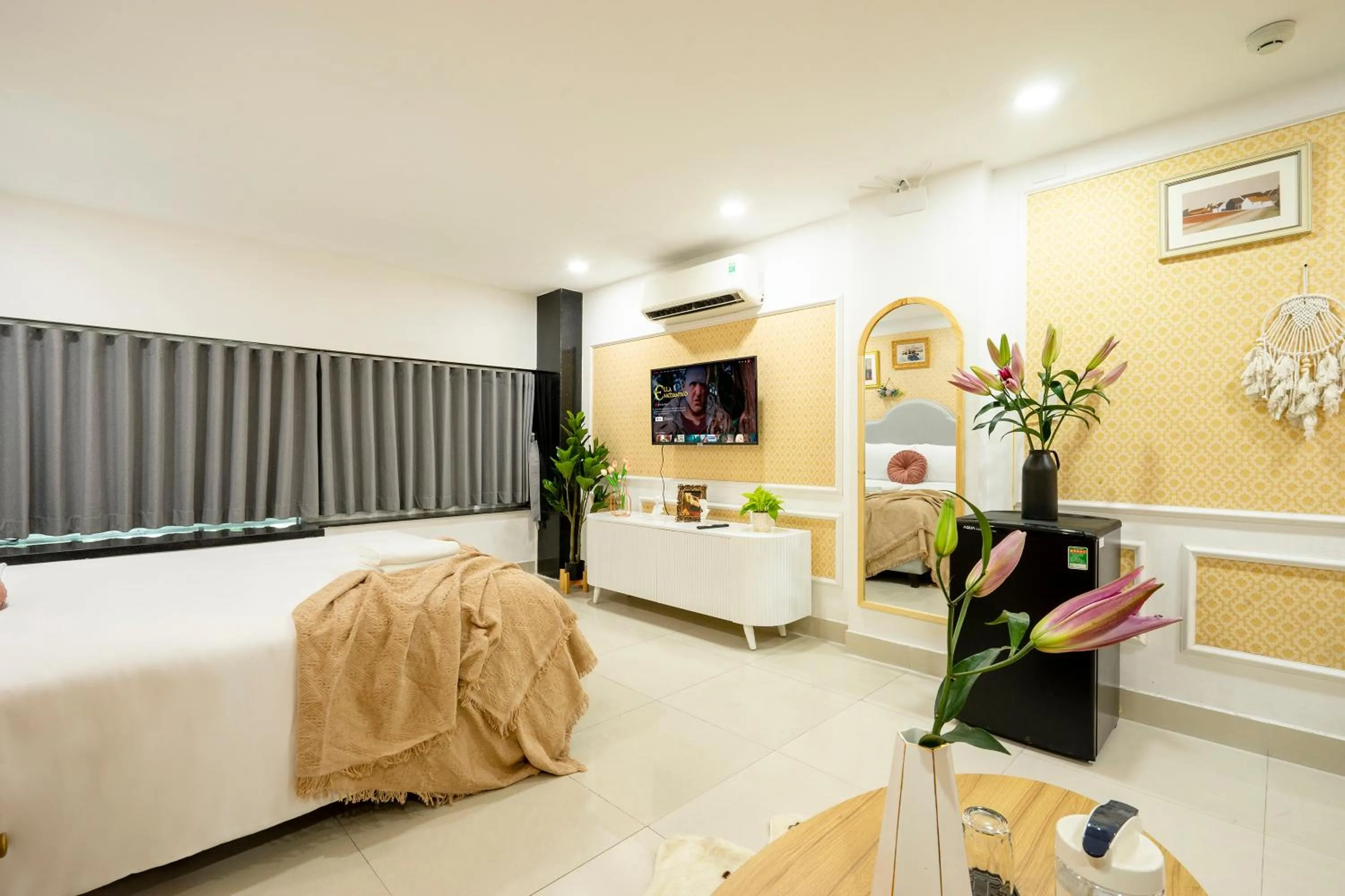 Photo of the whole room, Bed in SAZI Church View Home - Free Nails HairWash