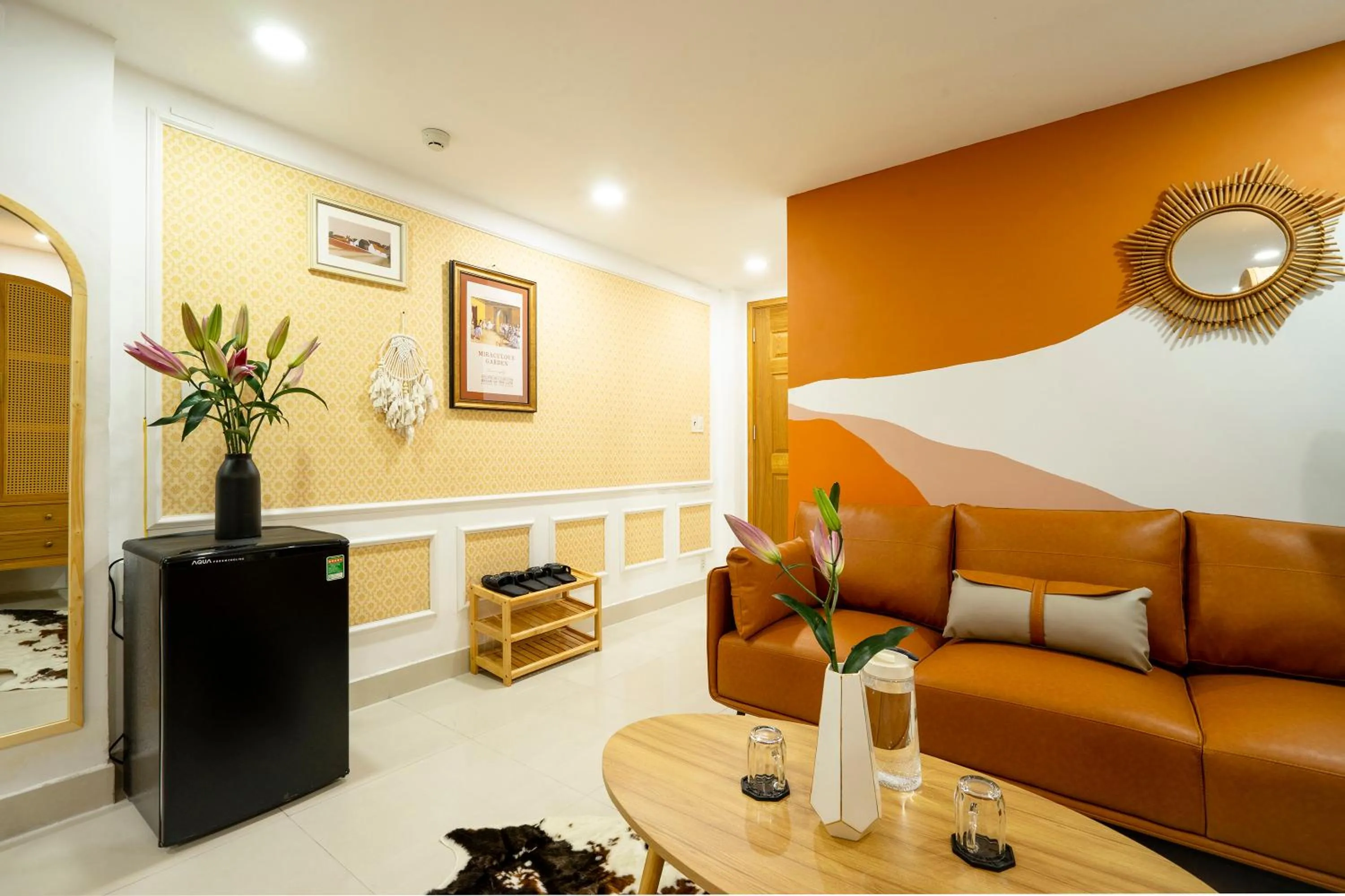 Seating area in SAZI Church View Home - Free Nails HairWash