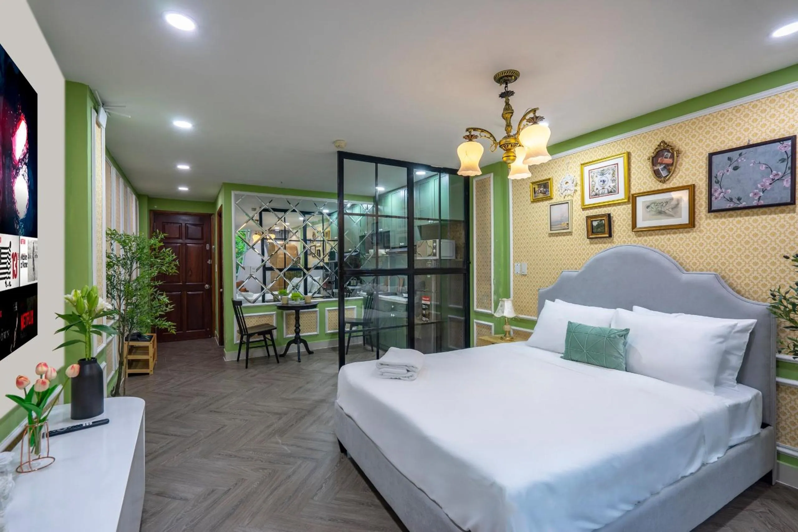 Bed in SAZI Church View Home - Free Nails HairWash