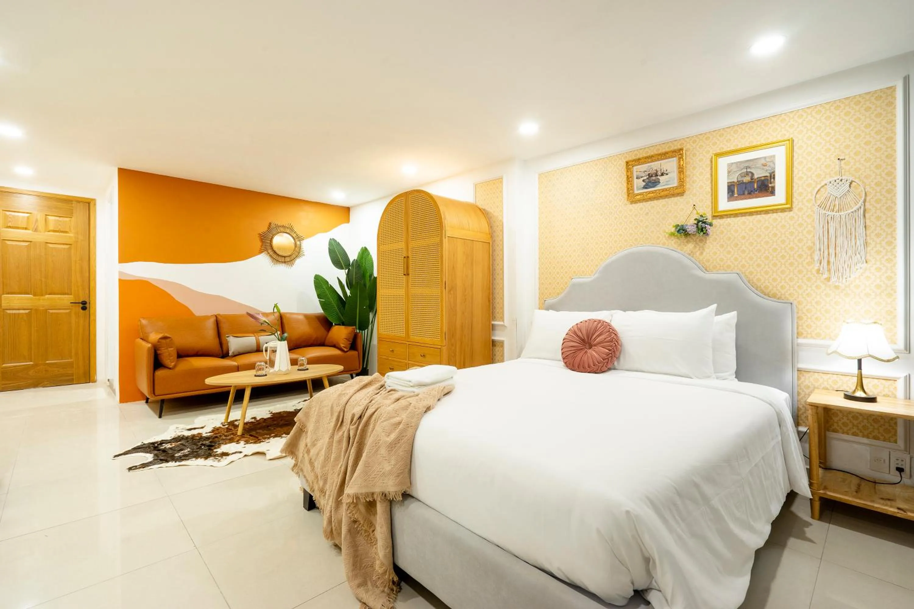 Bed in SAZI Church View Home - Free Nails HairWash