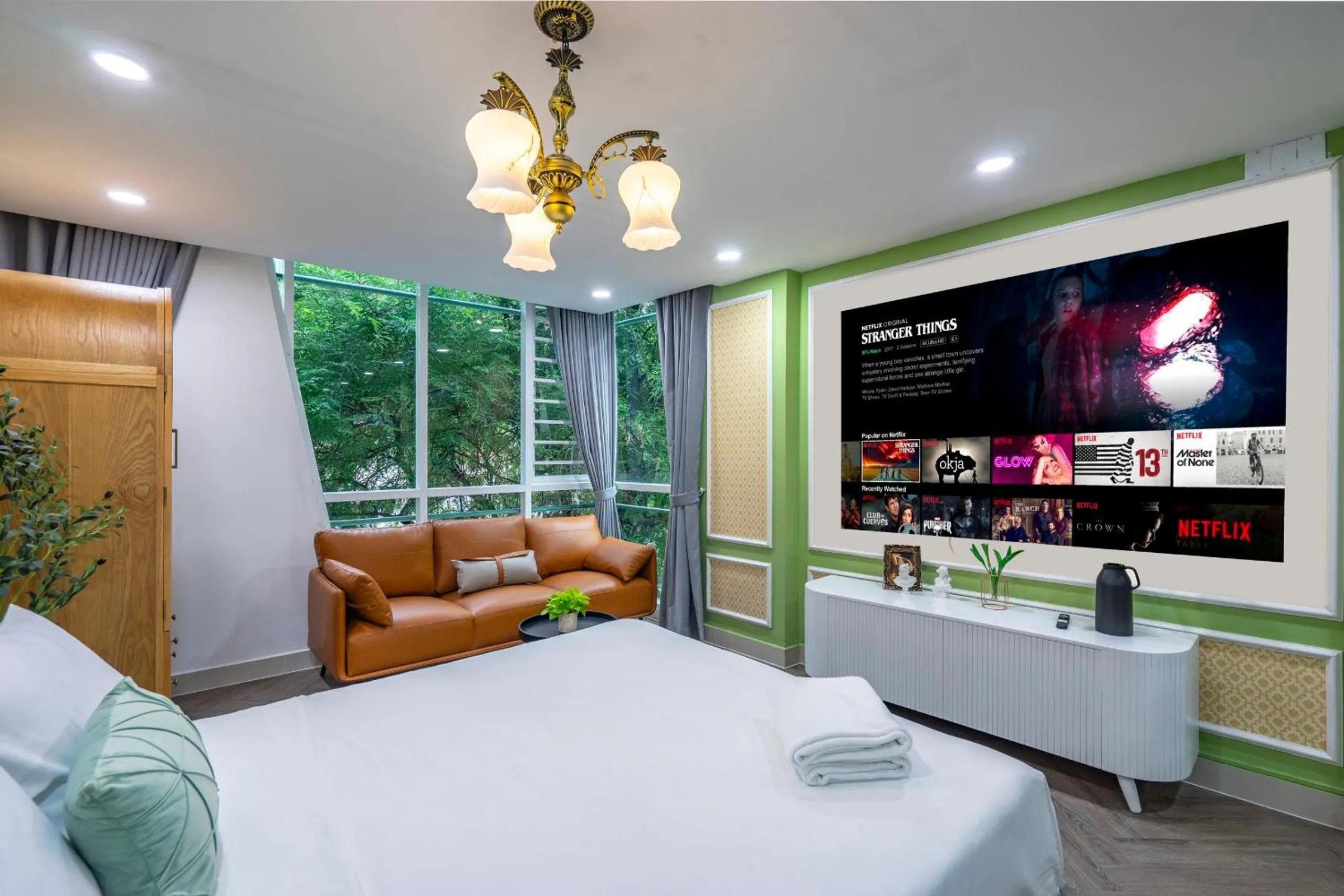 TV and multimedia, Bed in SAZI Church View Home - Free Nails HairWash