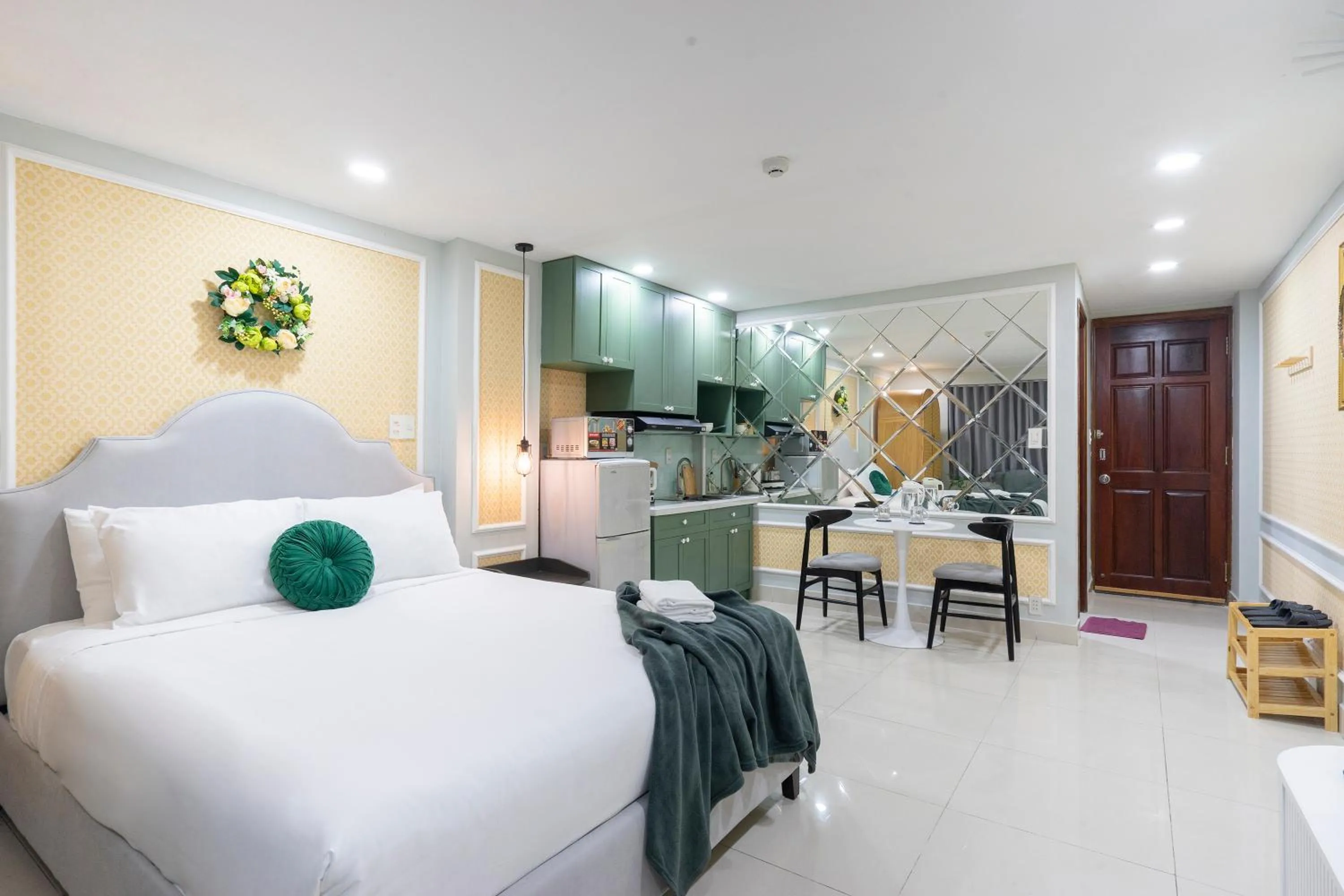 Photo of the whole room, Bed in SAZI Church View Home - Free Nails HairWash