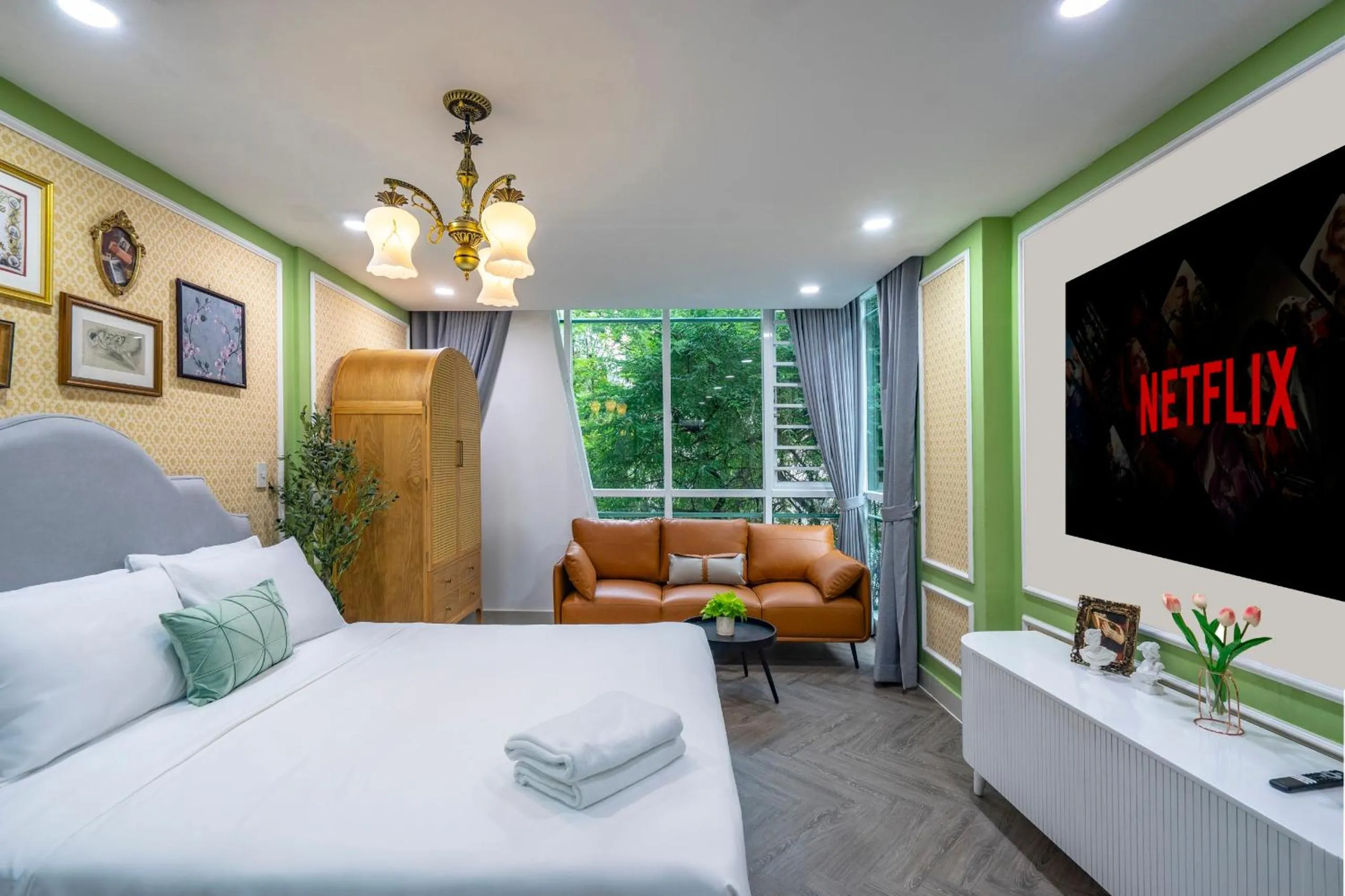 Bed in SAZI Church View Home - Free Nails HairWash