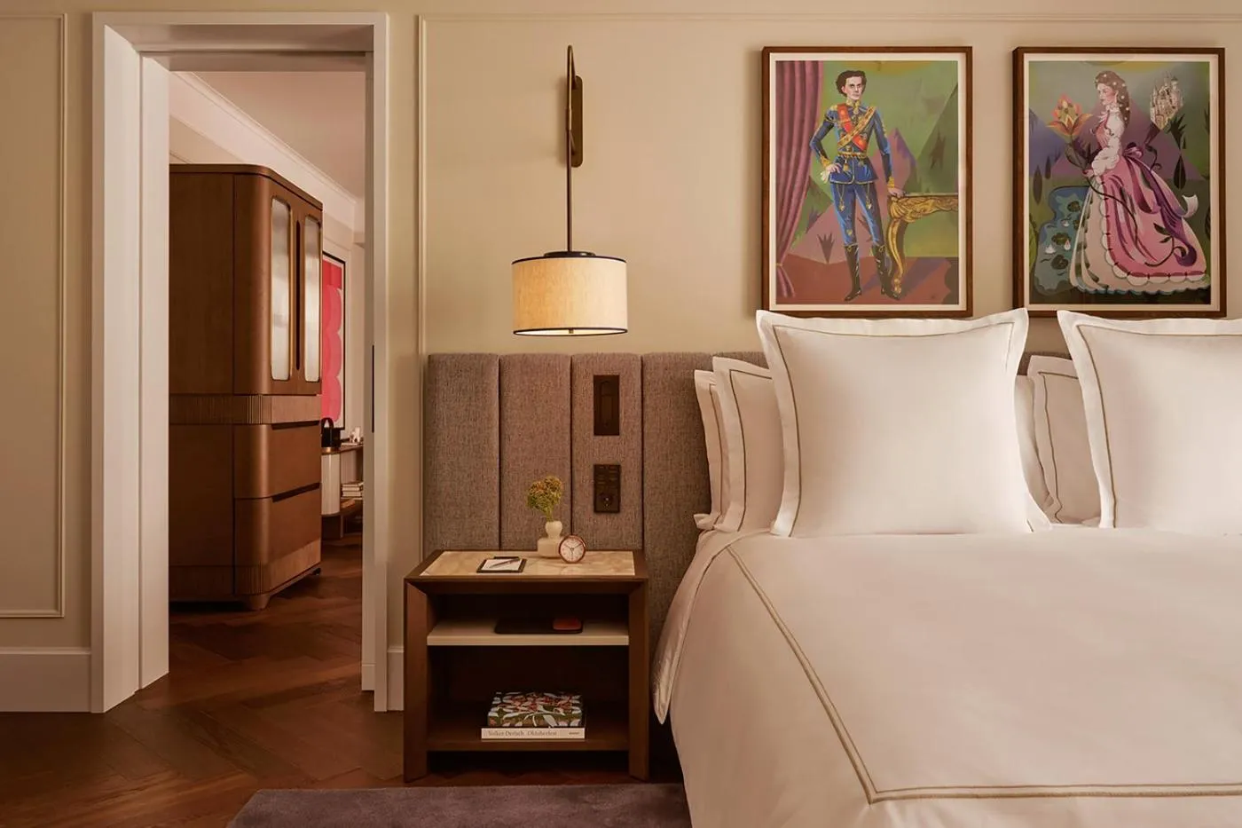 Bed in Rosewood Munich