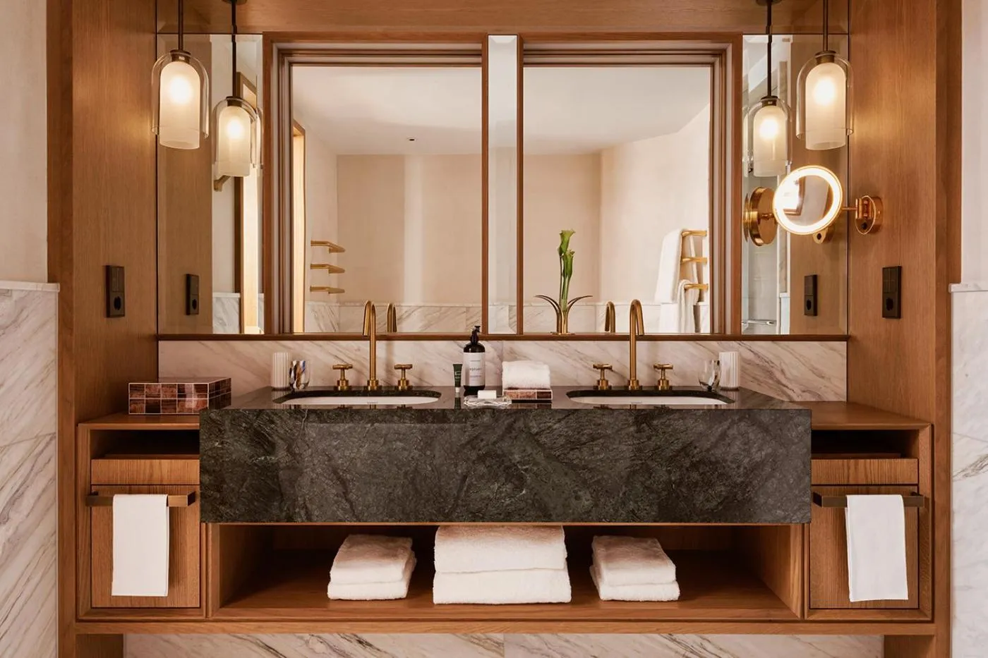 Bathroom in Rosewood Munich