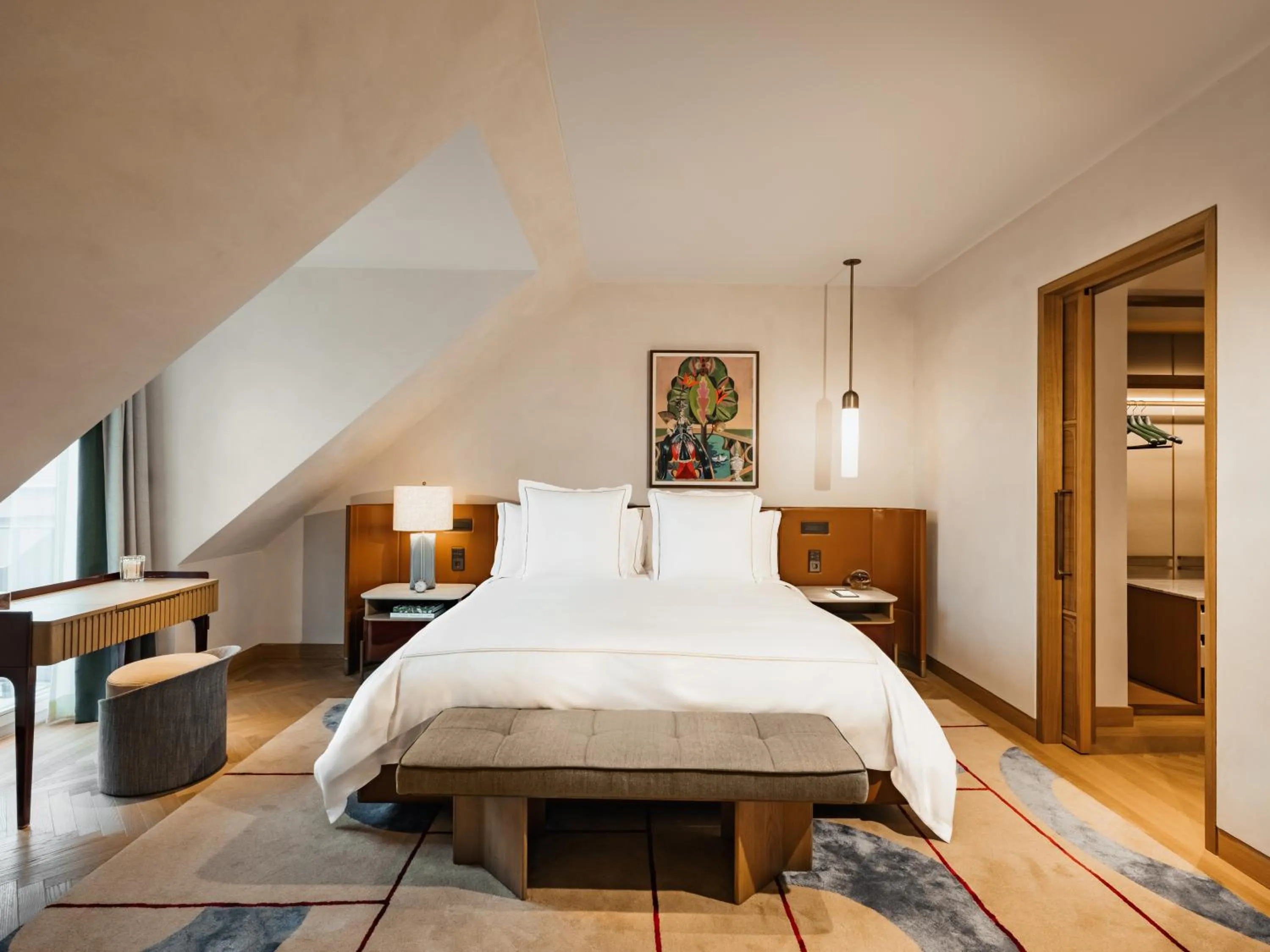 Bed in Rosewood Munich