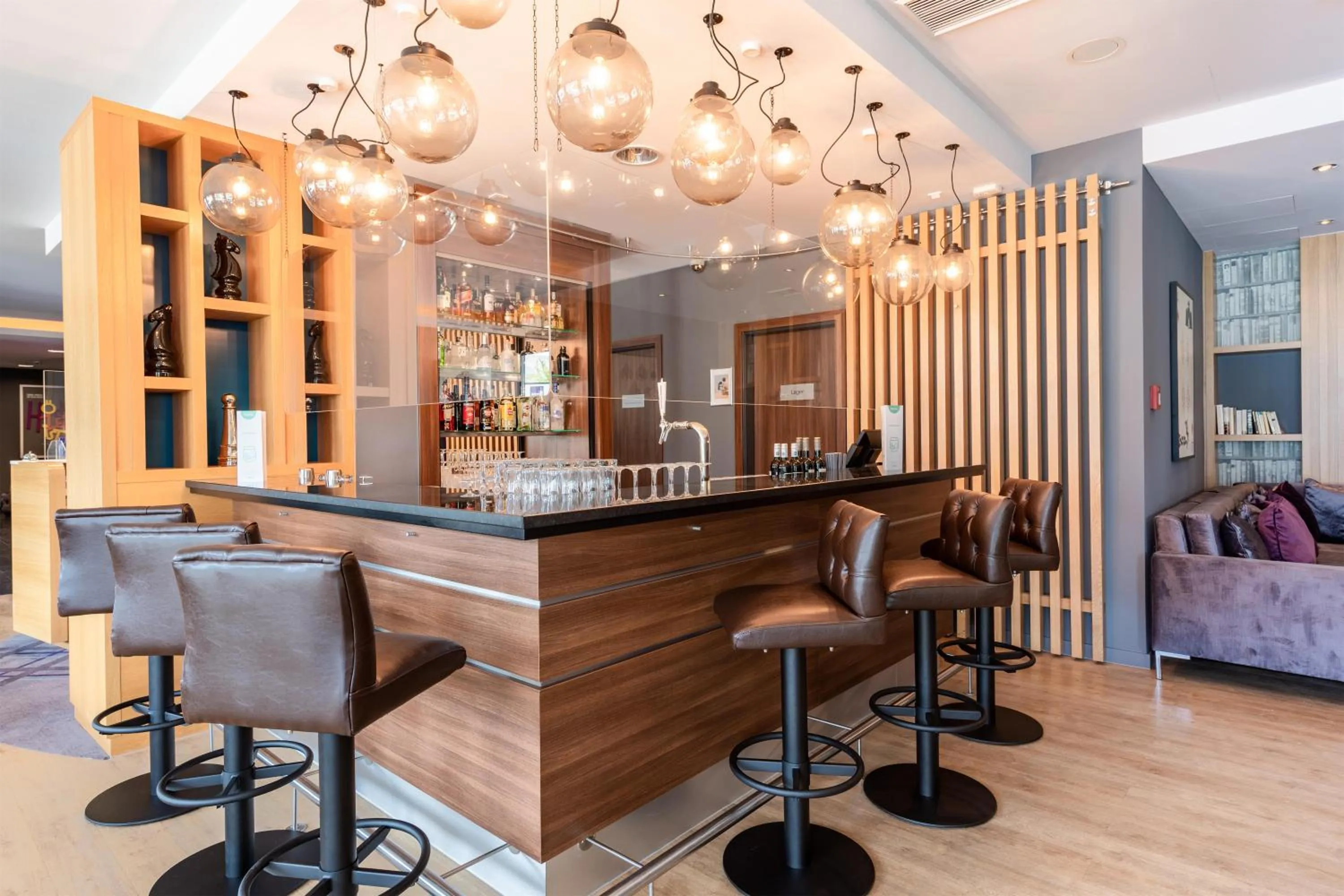 Lounge or bar in Premier Inn Stuttgart Airport