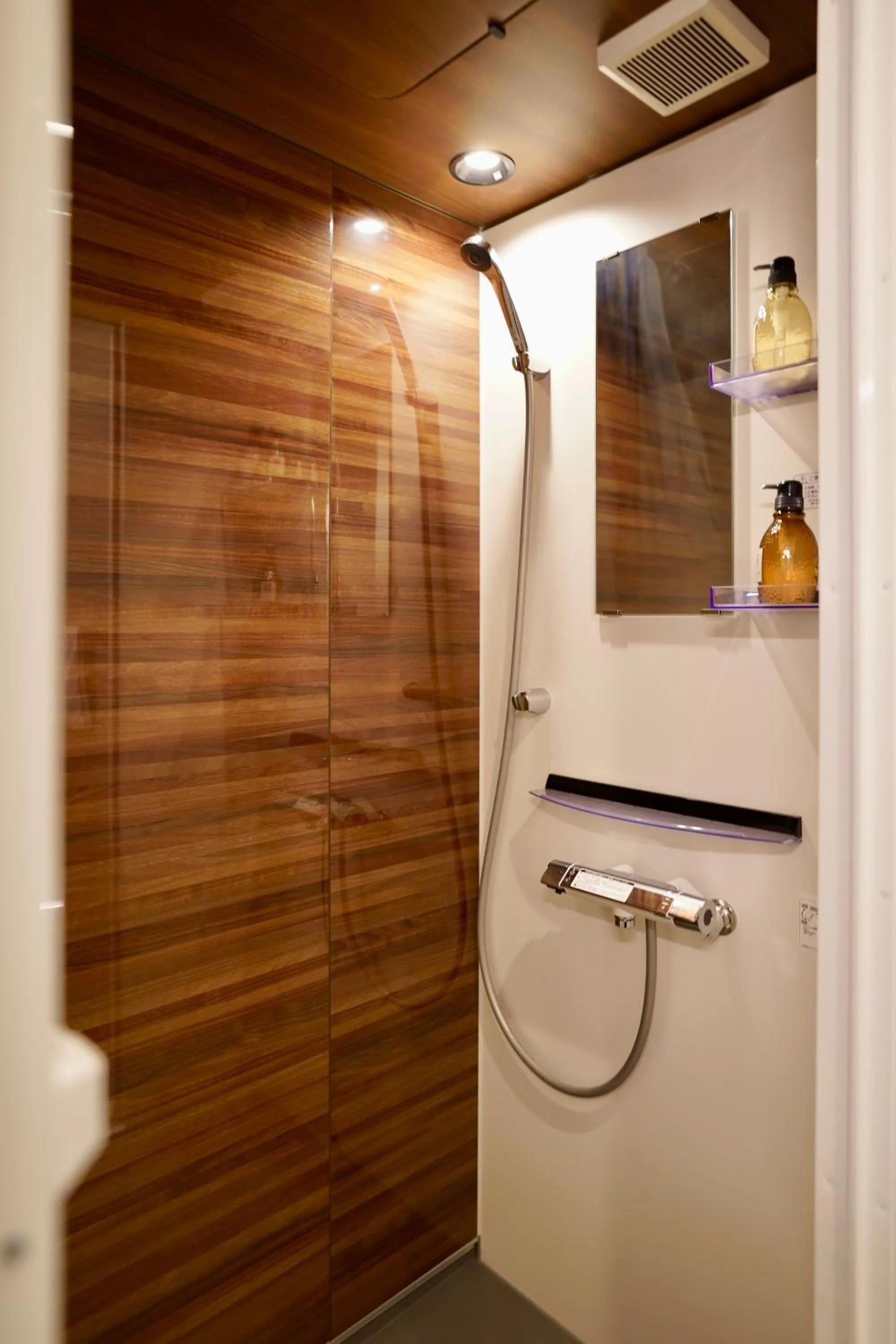 Shower in Apartment Hotel 11 Namba Minami Shinimamiya