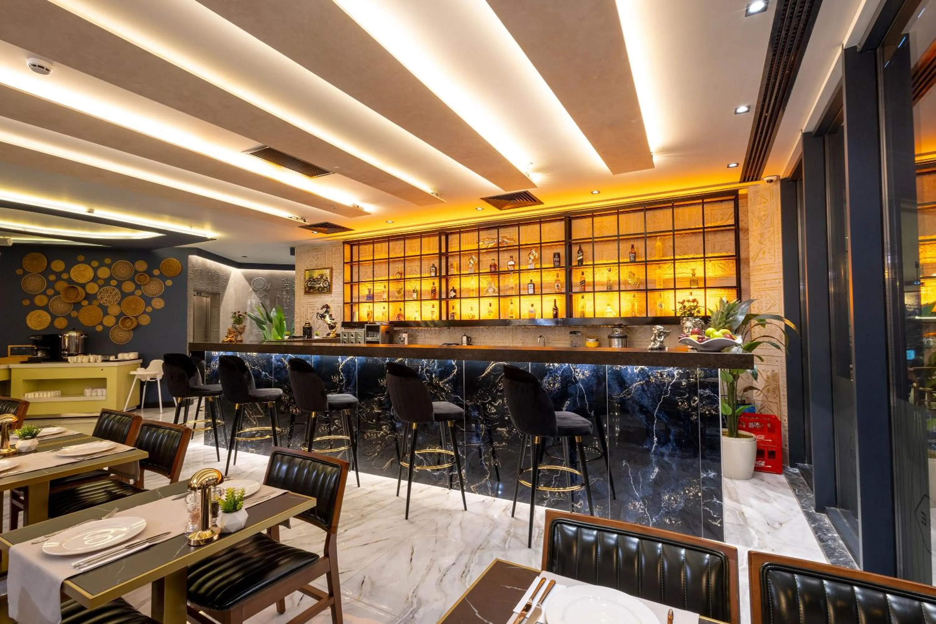 Restaurant/places to eat in WestDoor Hotel