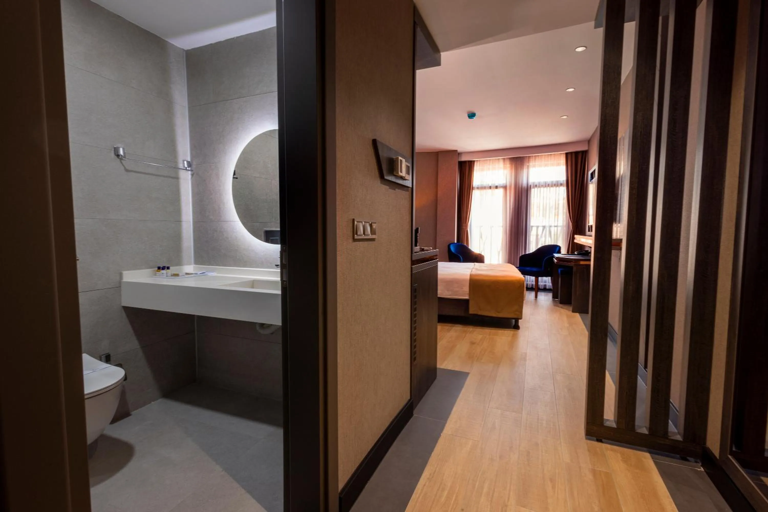 Toilet, Bed in WestDoor Hotel