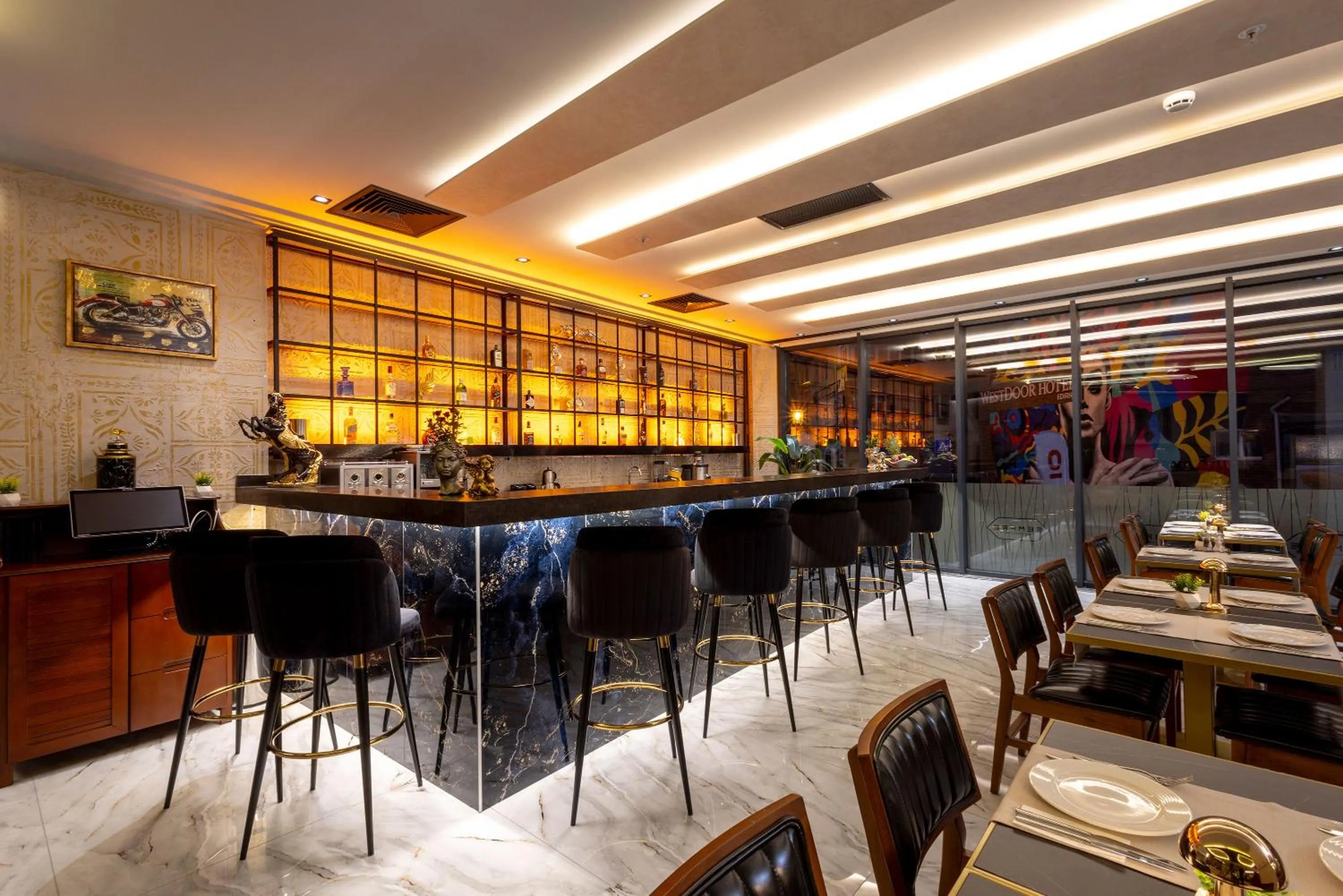 Restaurant/places to eat in WestDoor Hotel