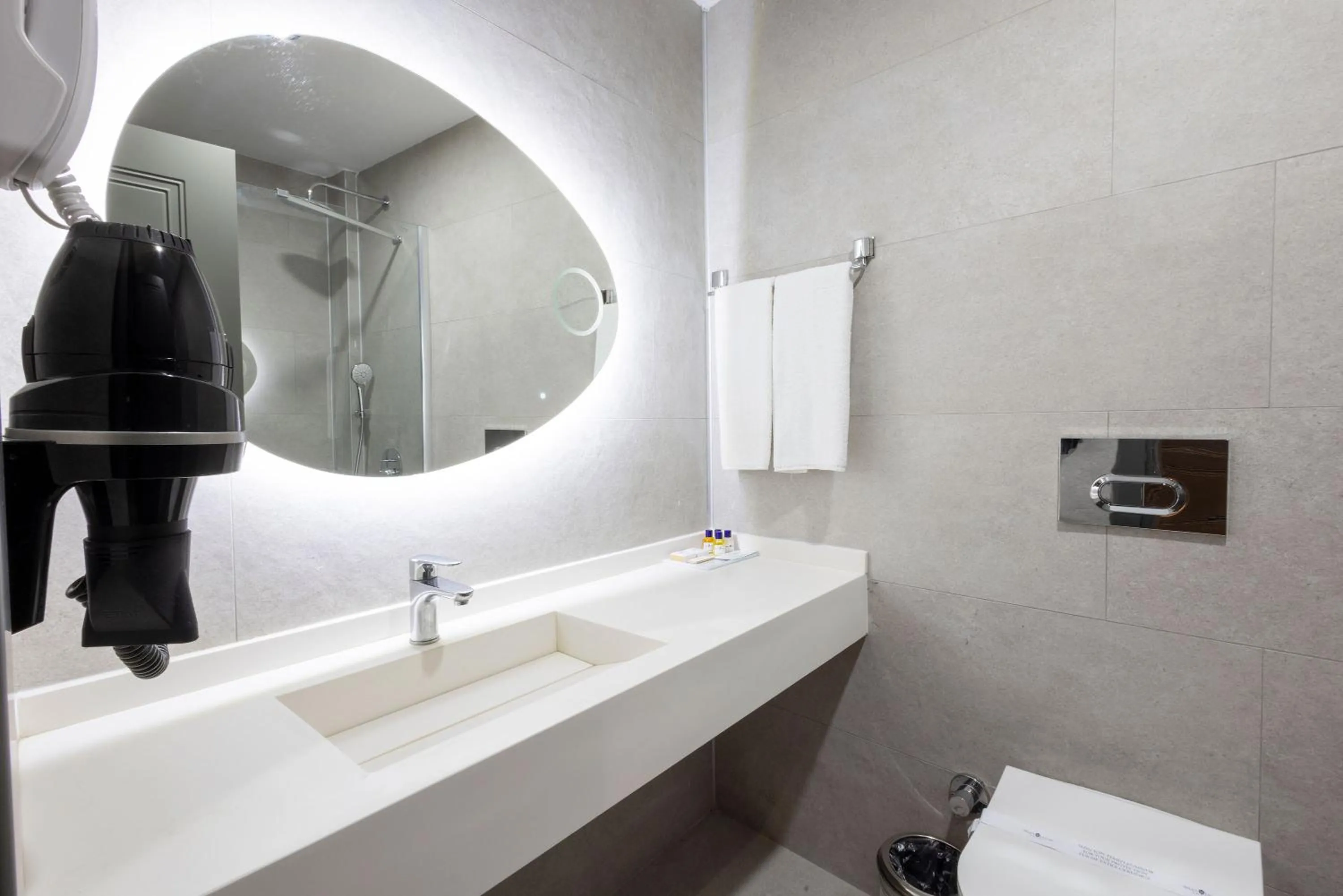 Toilet in WestDoor Hotel