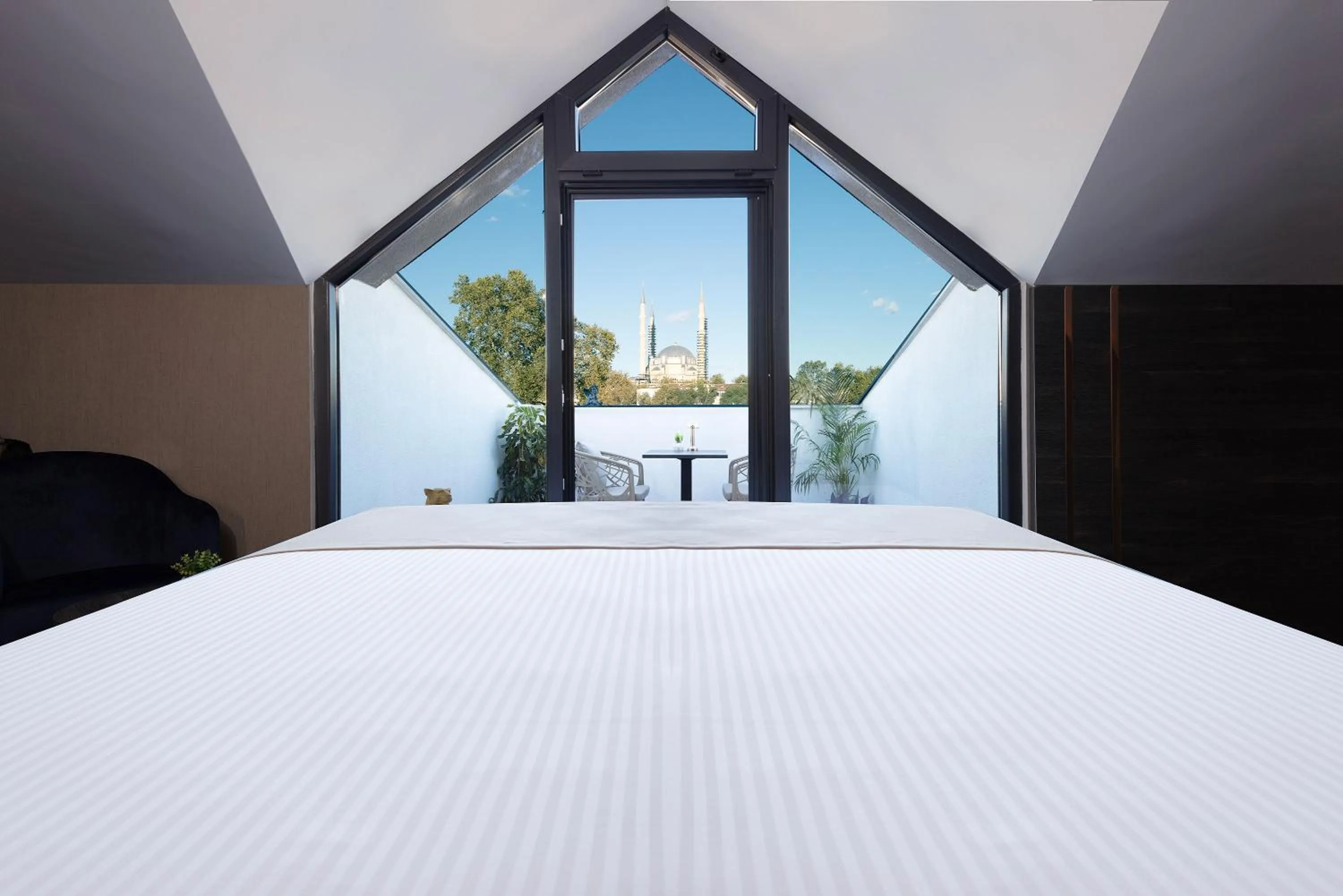 Balcony/Terrace, Bed in WestDoor Hotel