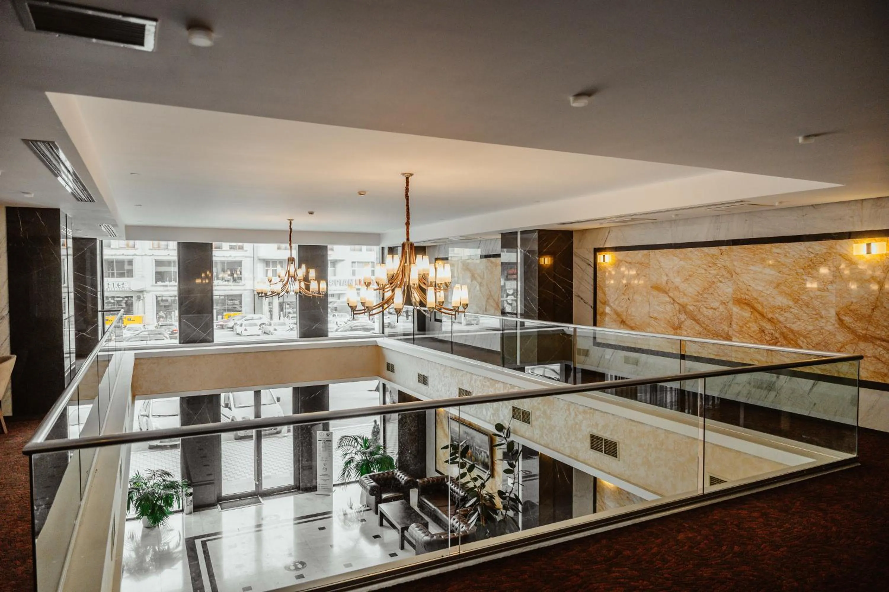 Seating area, Kitchen/Kitchenette in The Diamond Hotel Baku