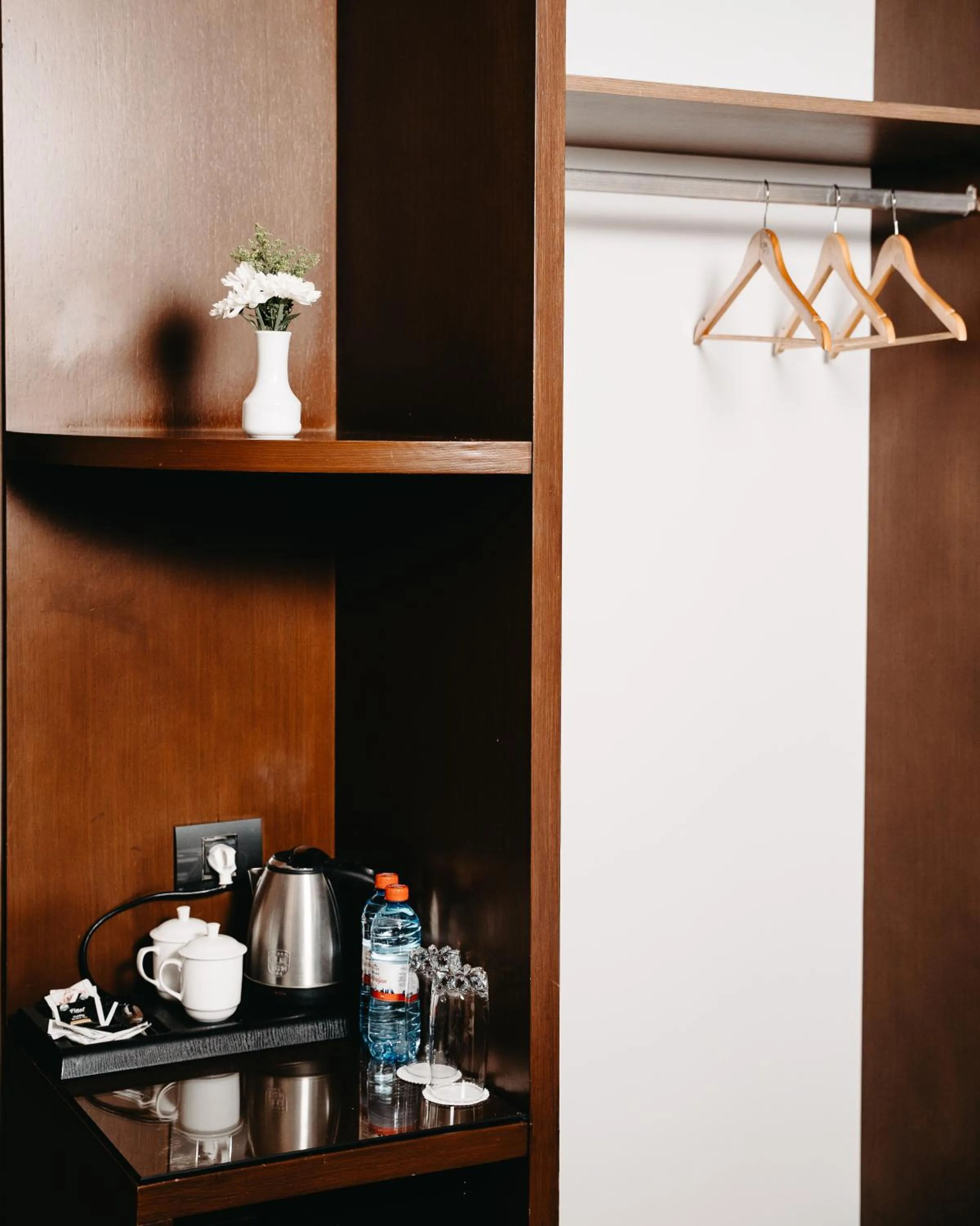 Coffee/tea facilities, Kitchen/Kitchenette in The Diamond Hotel Baku