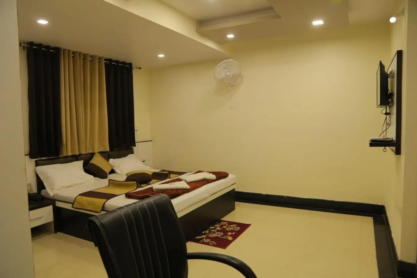 Seating area, Bed in Venus Hotel 5 Minute Walking Distance from Dargah