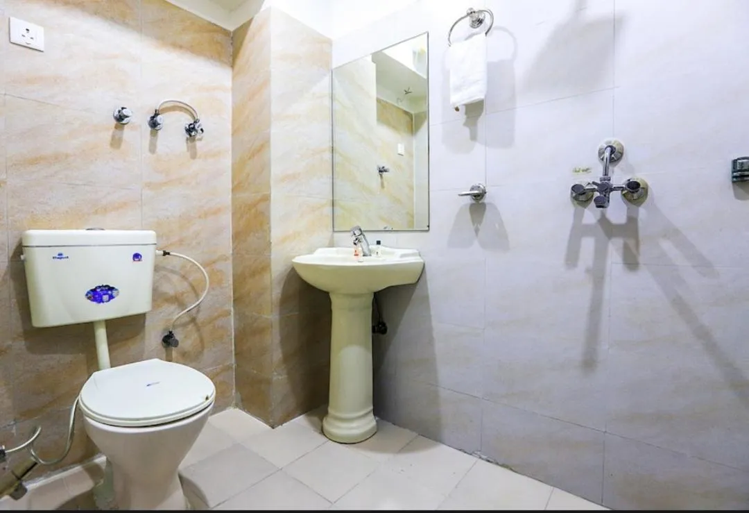 Shower in Venus Hotel 5 Minute Walking Distance from Dargah