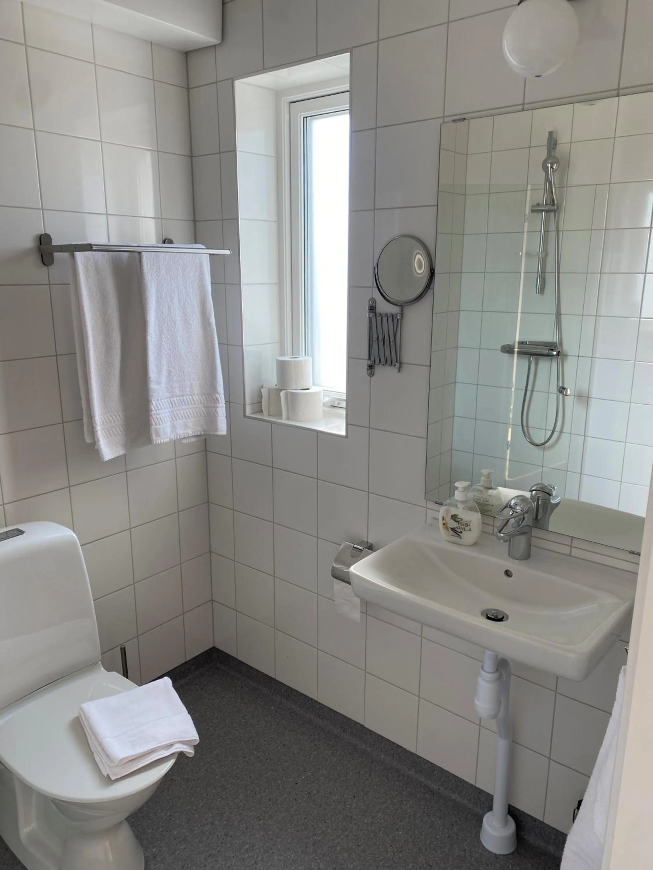 Toilet in Bedinge Golfklubb hotell