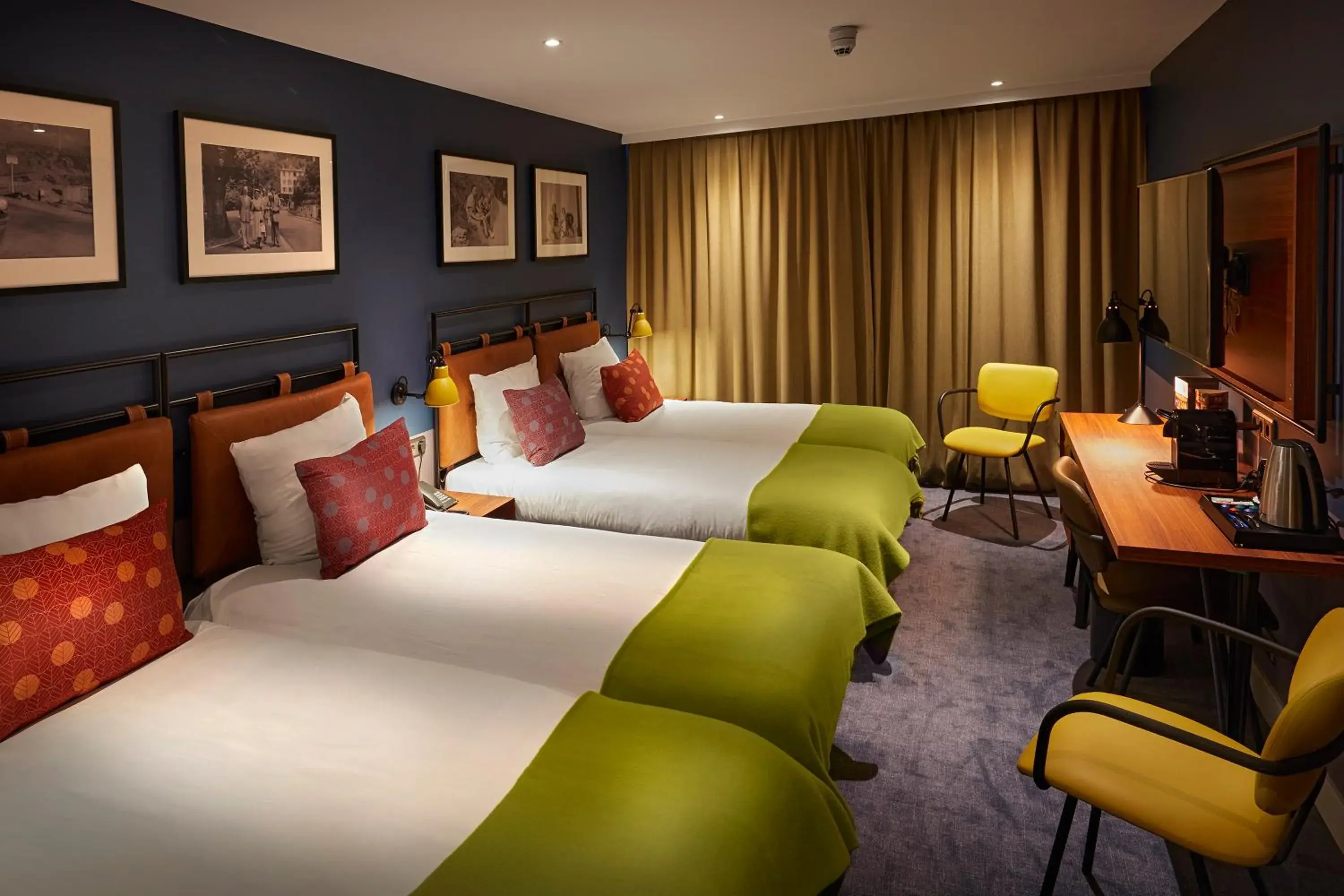 Quadruple Room in Hotel Lion D'Or Quadruple Room in Hotel Lion D'Or