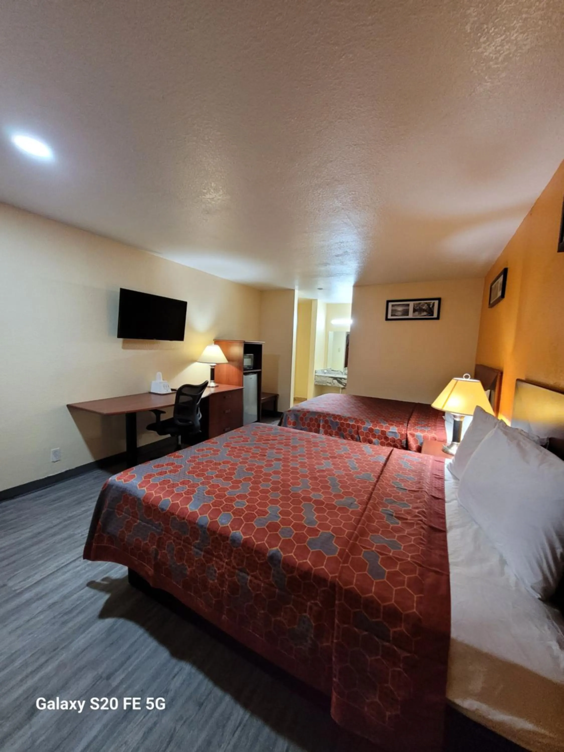 Bed in La Vista Motel