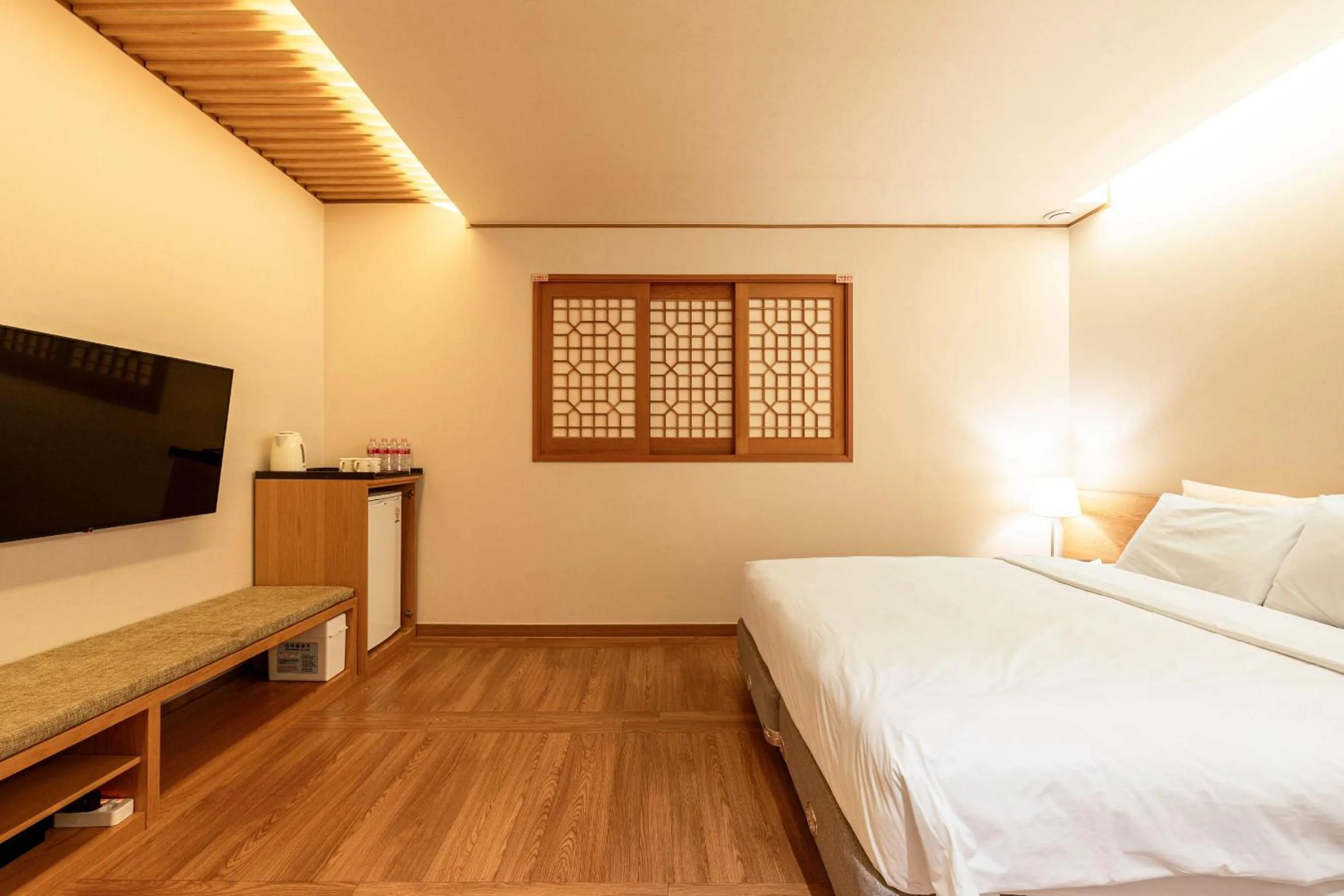 Decorative detail, Bed in Hotel Sunbee Insadong