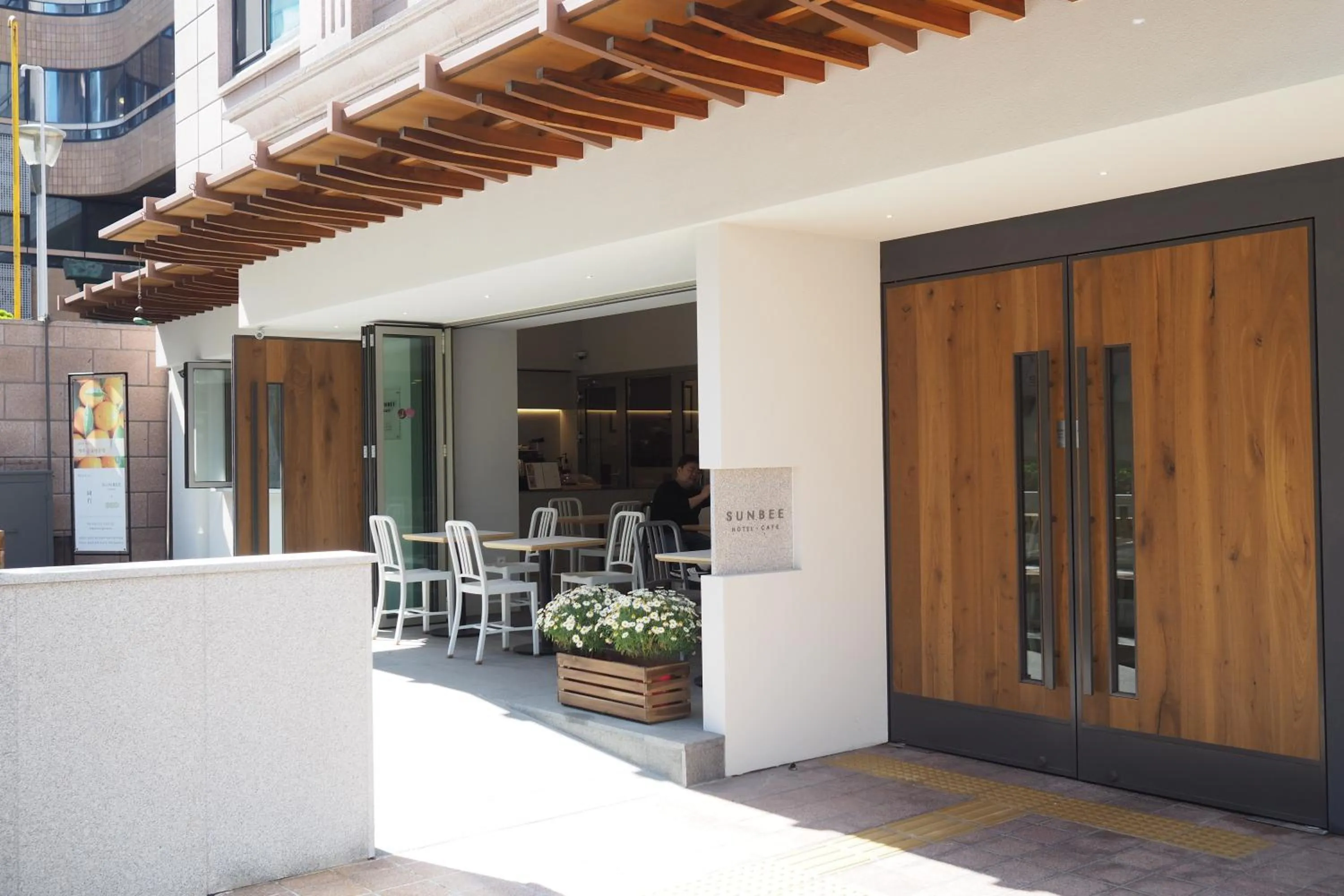 Facade/entrance in Hotel Sunbee Insadong