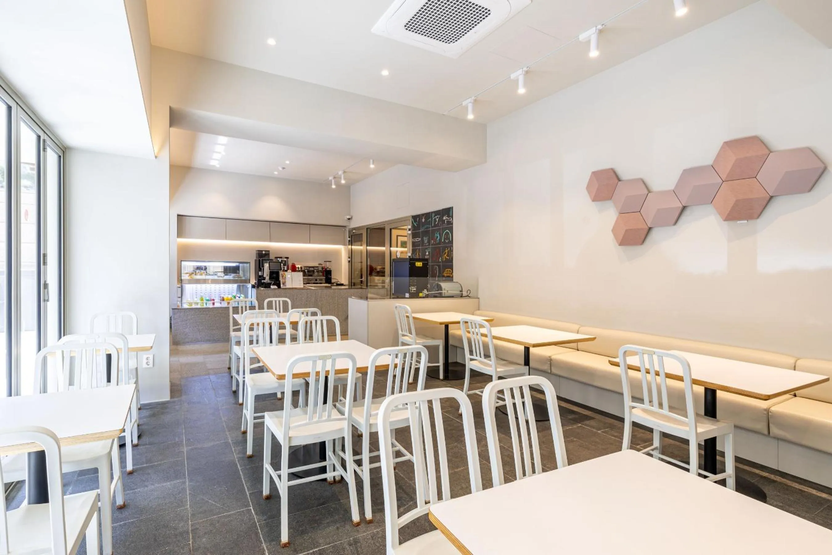 Restaurant/places to eat in Hotel Sunbee Insadong