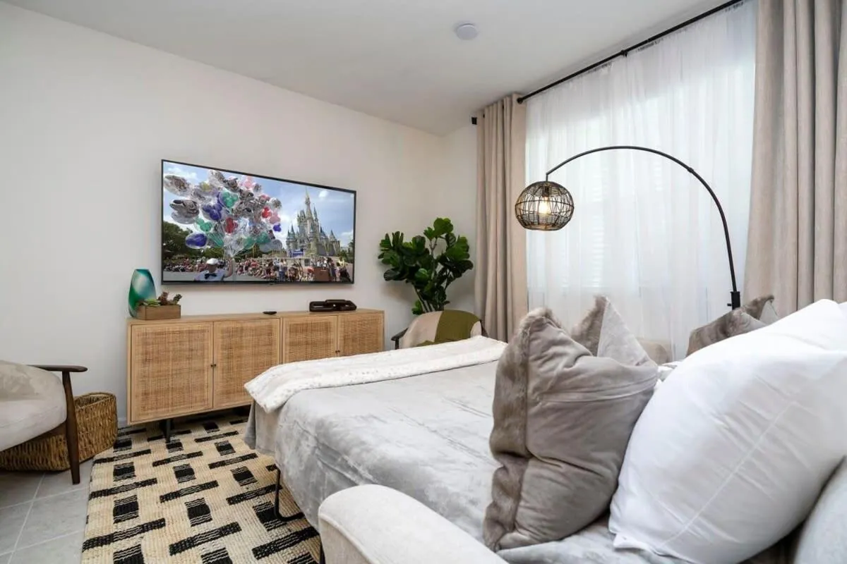 Bed in Charming 3Bd Close to Disney at Festival 1026