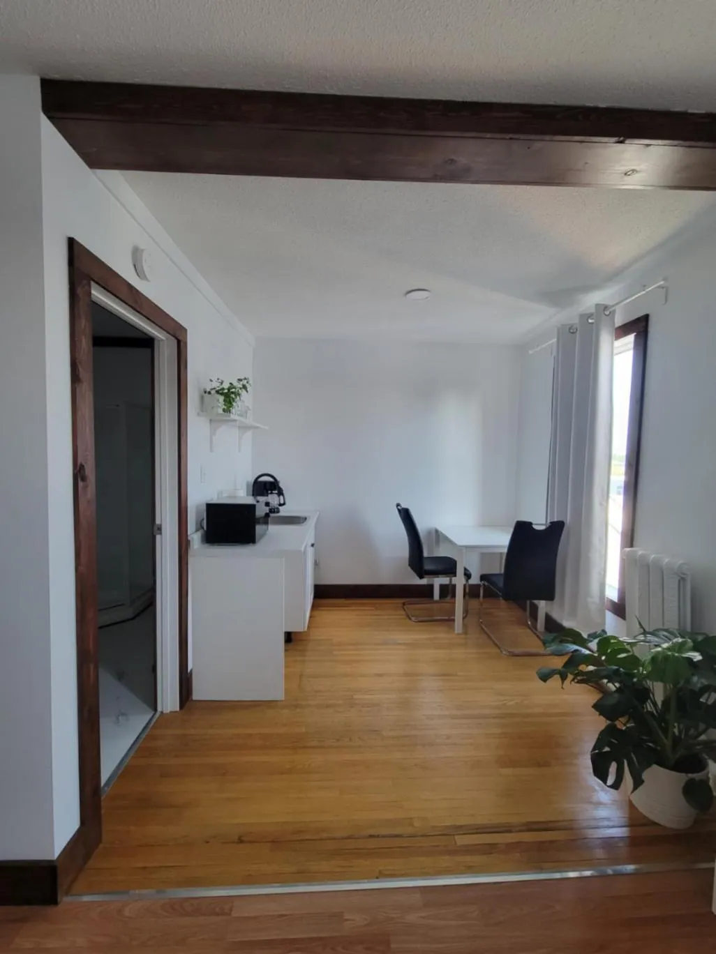 Kitchen or kitchenette in Stone House Kenora