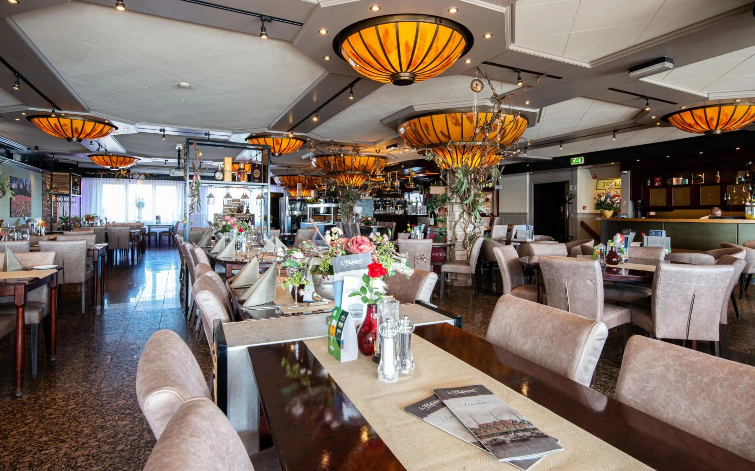 Restaurant/places to eat in Hotel Old Dutch