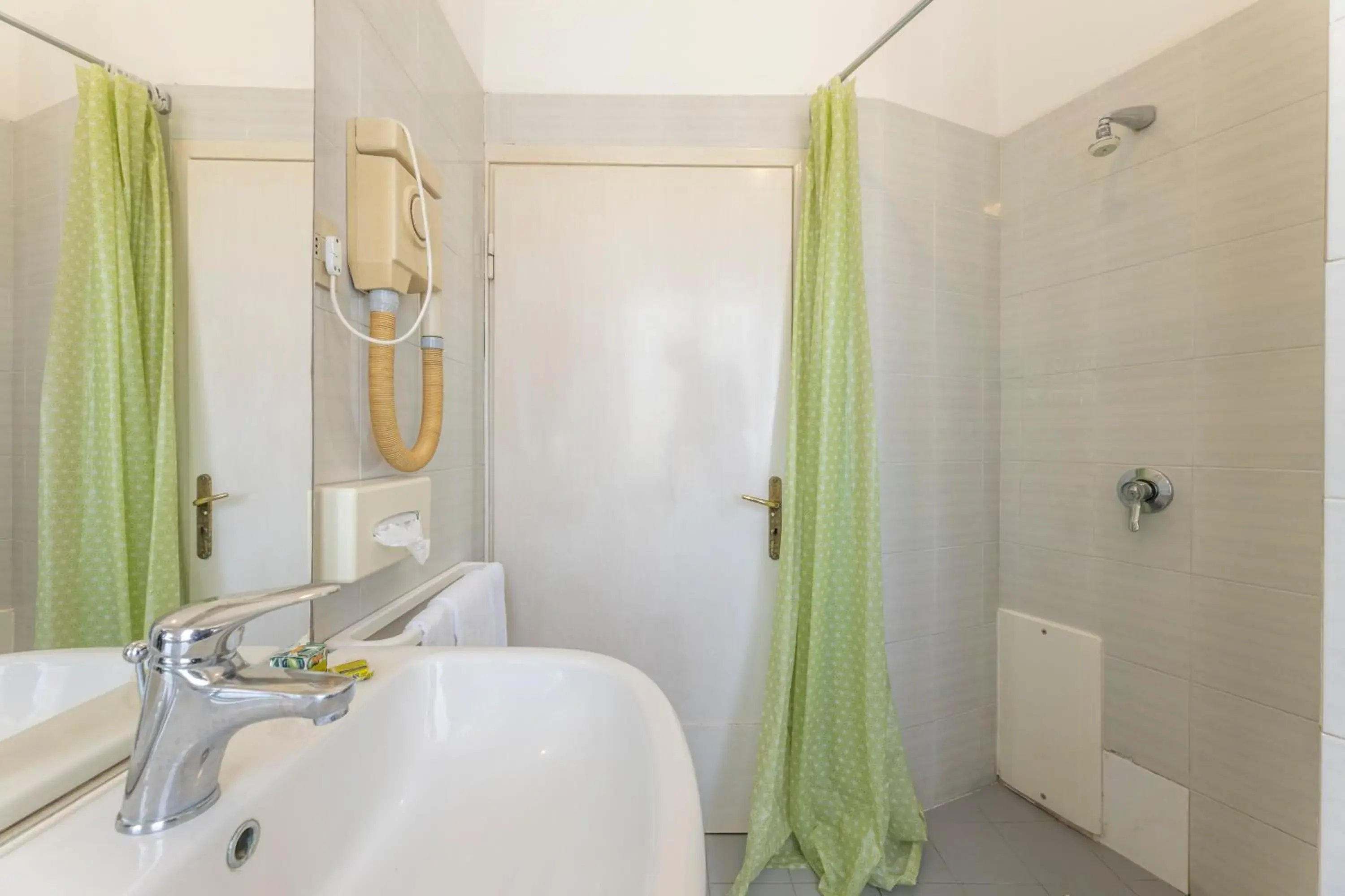 Standard Triple Room with Sea View - single occupancy in Hotel Quisisana Standard Triple Room with Sea View - single occupancy in Hotel Quisisana