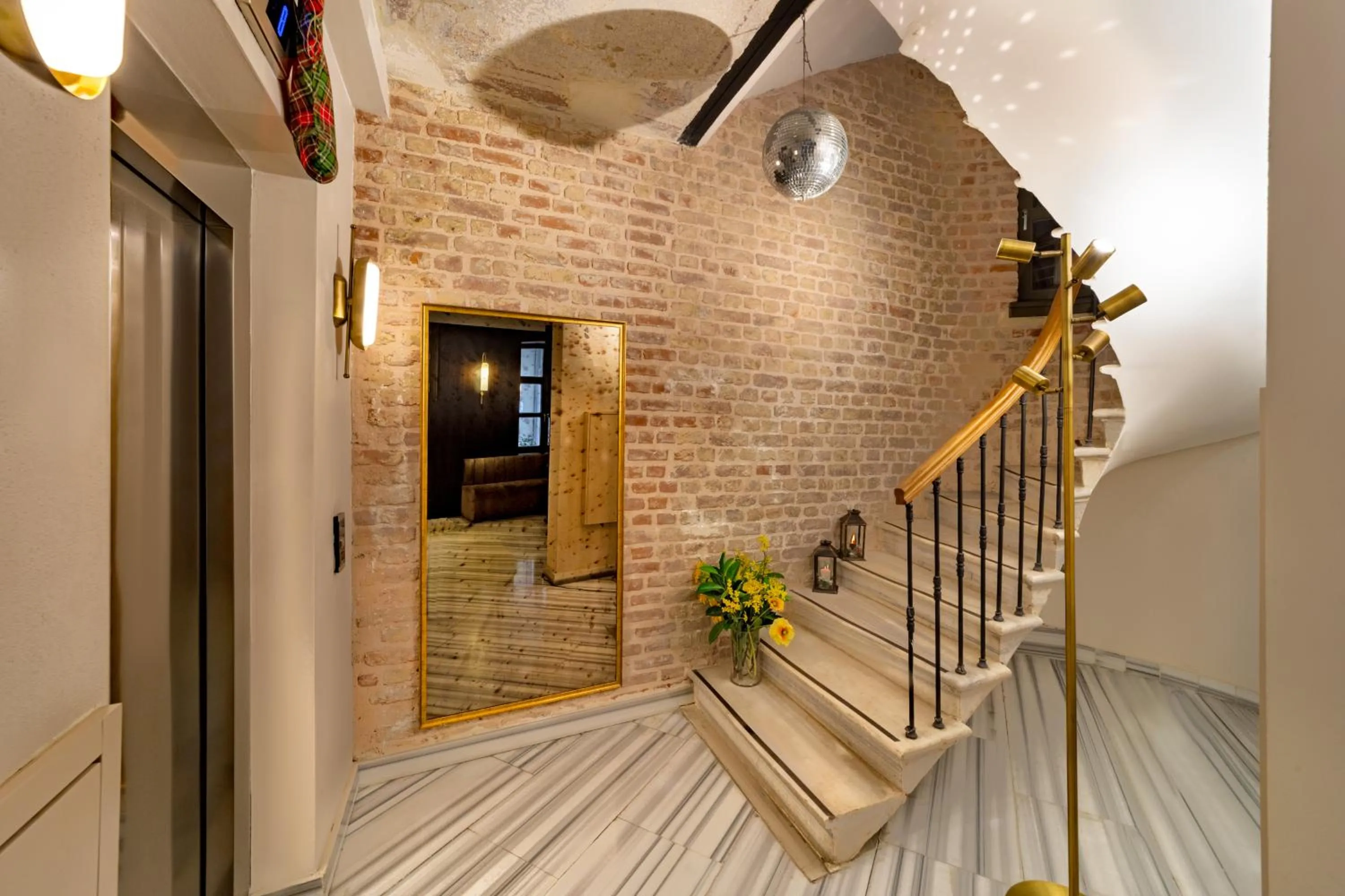 elevator in SYKAI HOTELS PERA