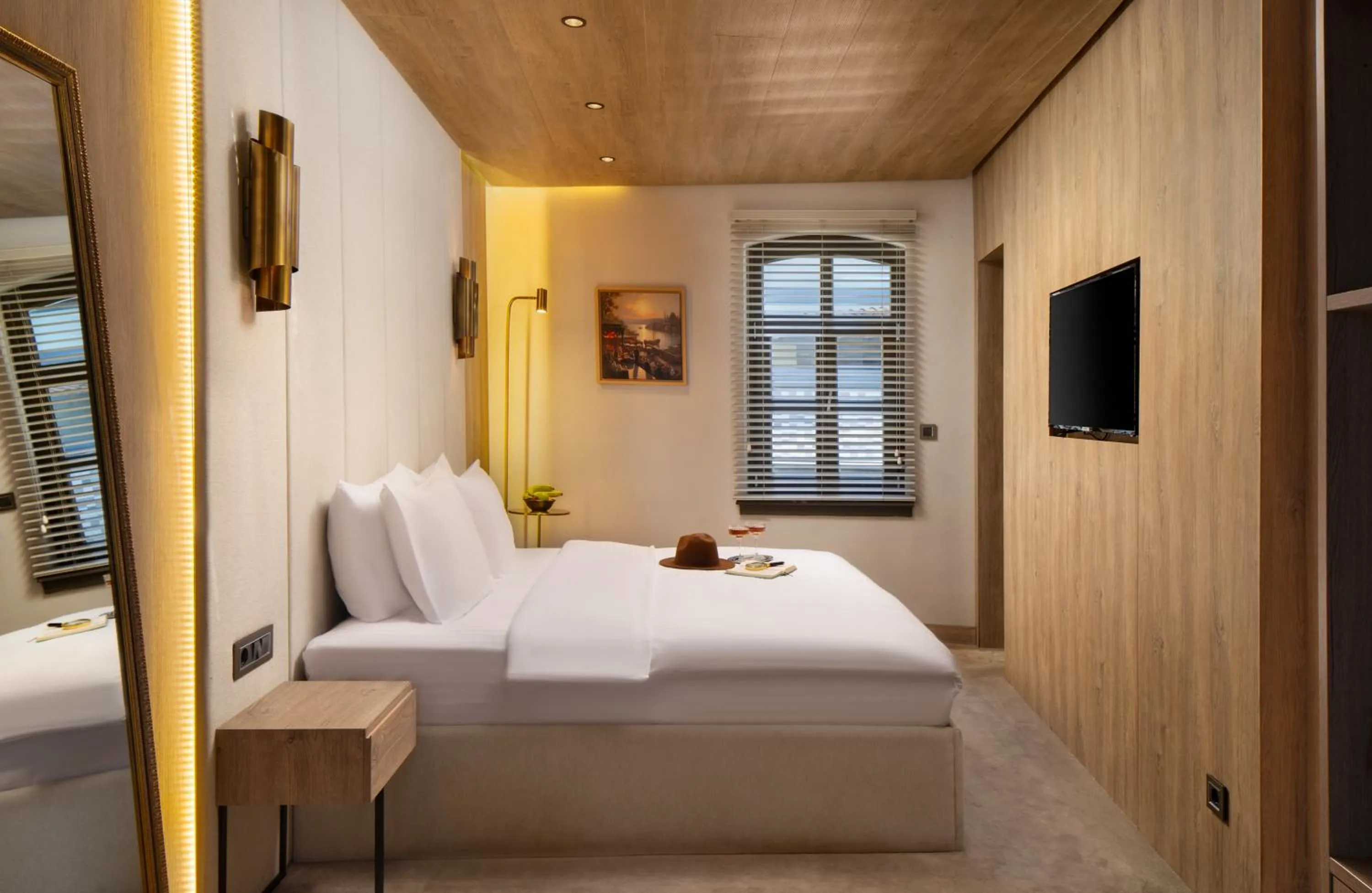 Communal lounge/ TV room in SYKAI HOTELS PERA