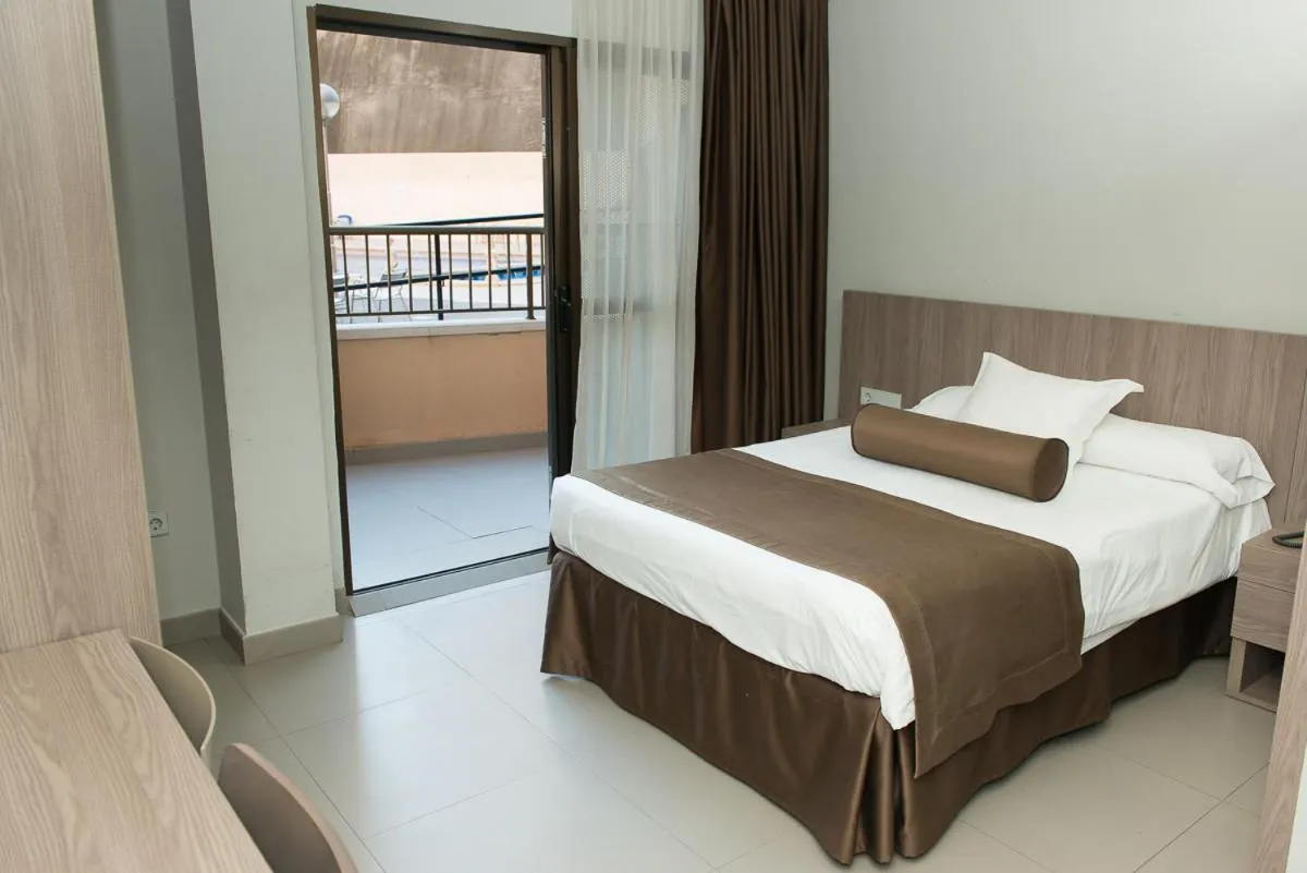 Photo of the whole room, Bed in Hotel Acapulco Benidorm