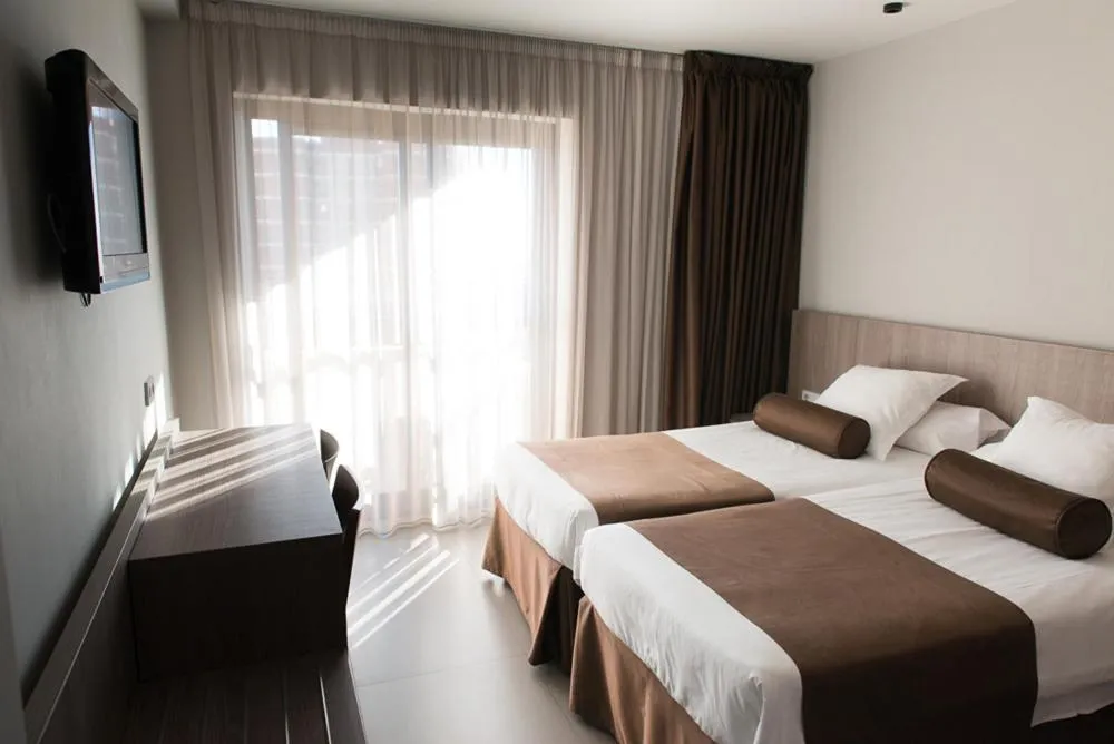 Photo of the whole room, Bed in Hotel Acapulco Benidorm