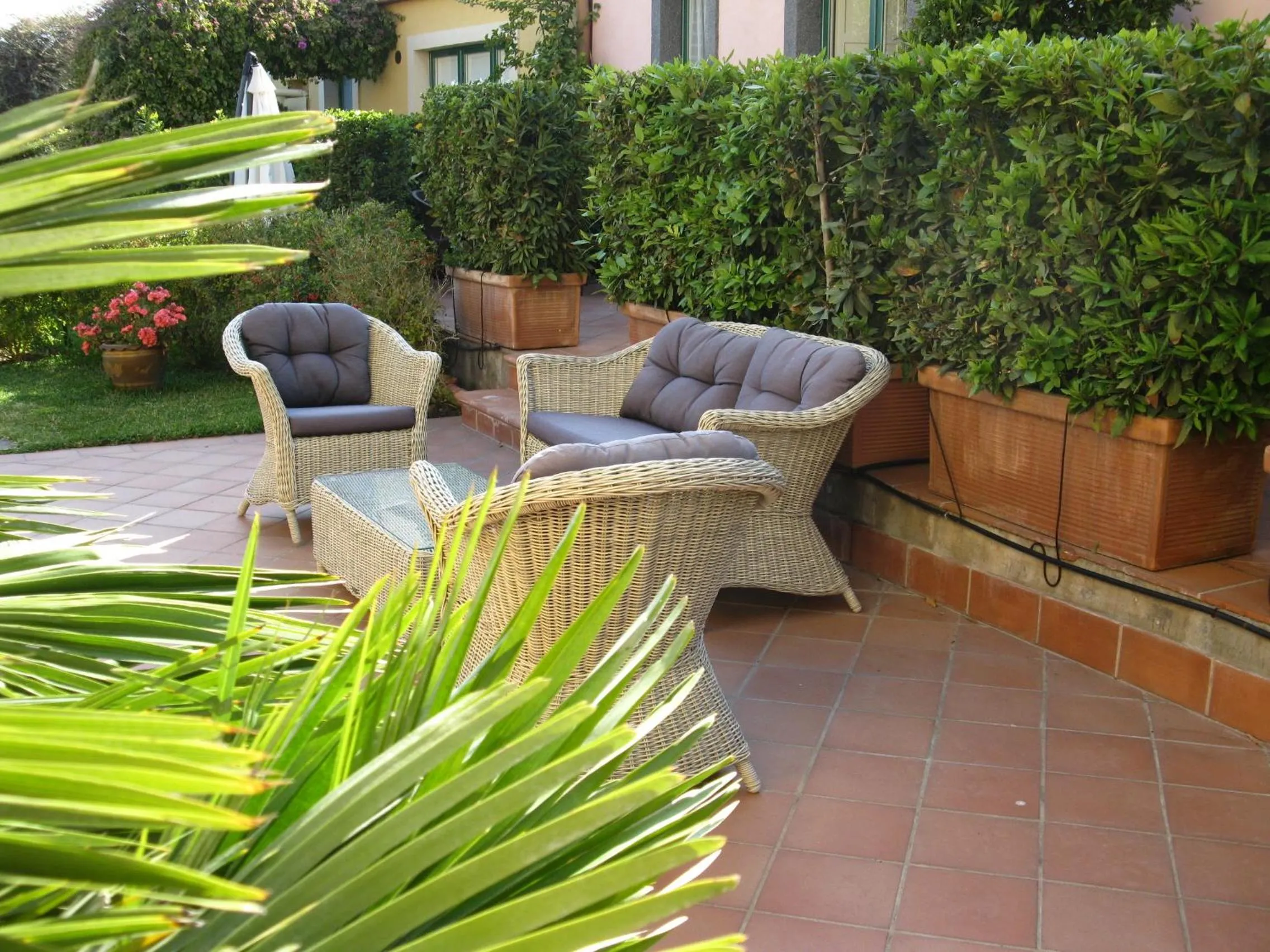 Evening entertainment in Torre Archirafi Resort