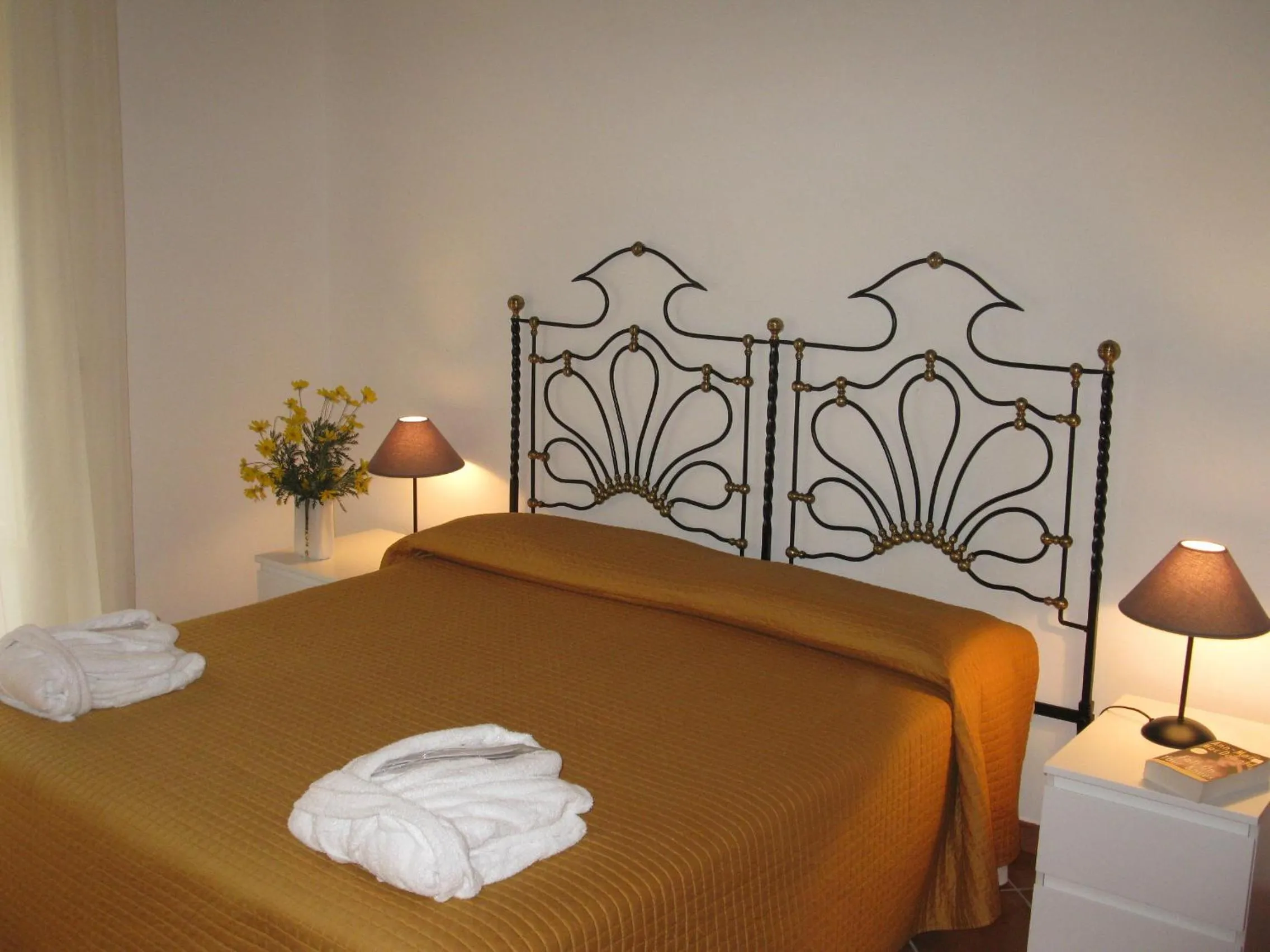 Bed in Torre Archirafi Resort