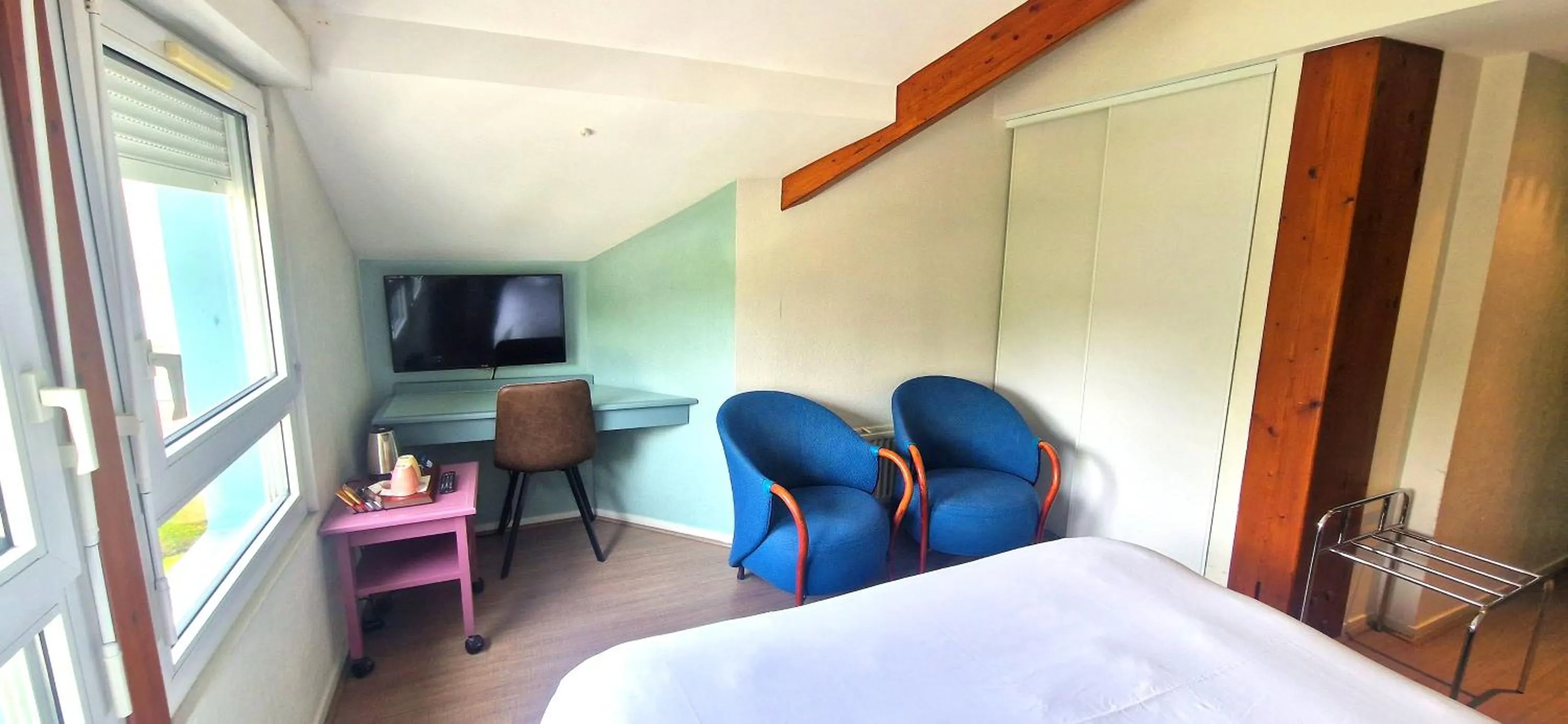 Coffee/tea facilities, Bed in Beau Rivage