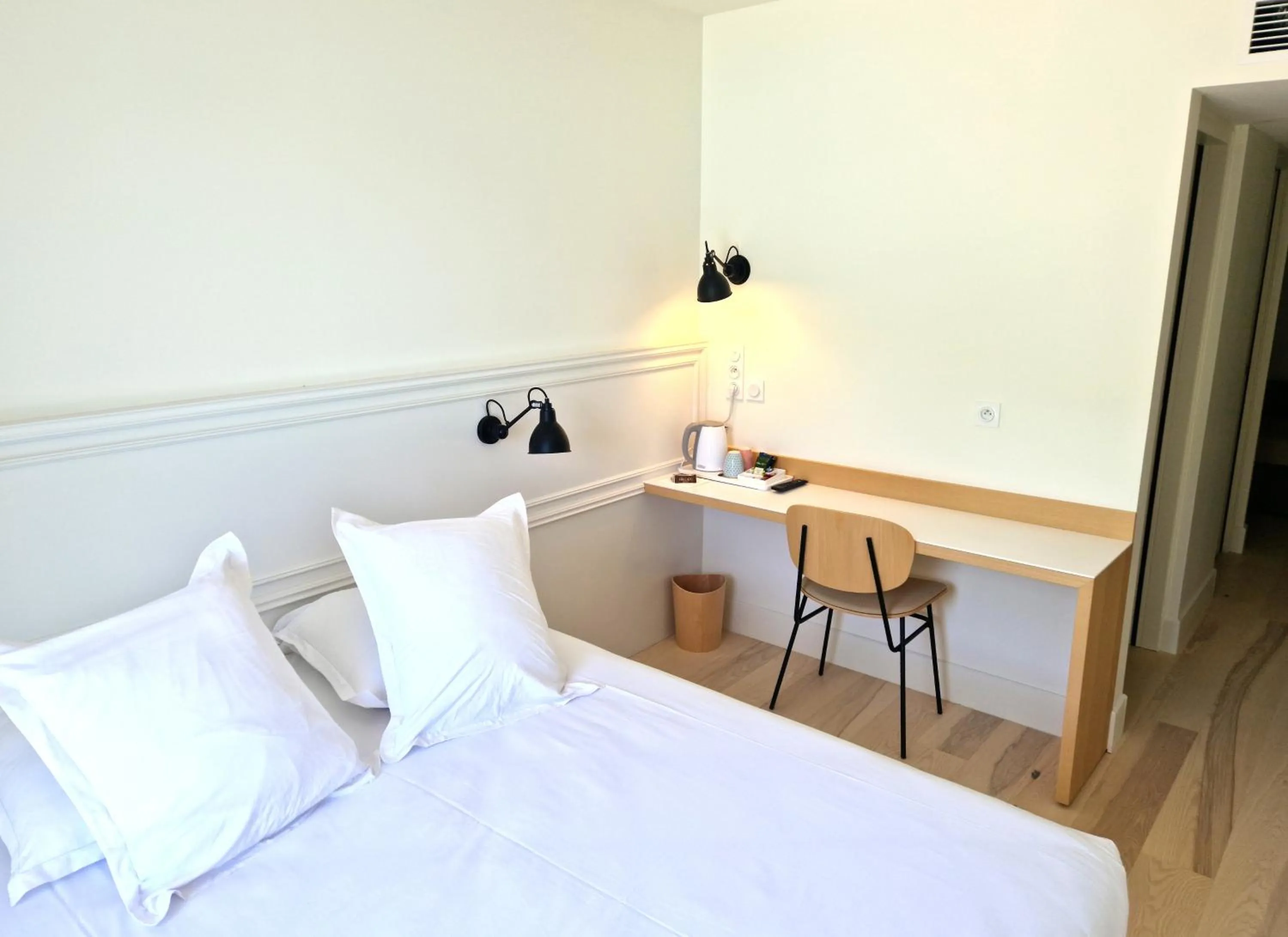 Photo of the whole room, Bed in Beau Rivage