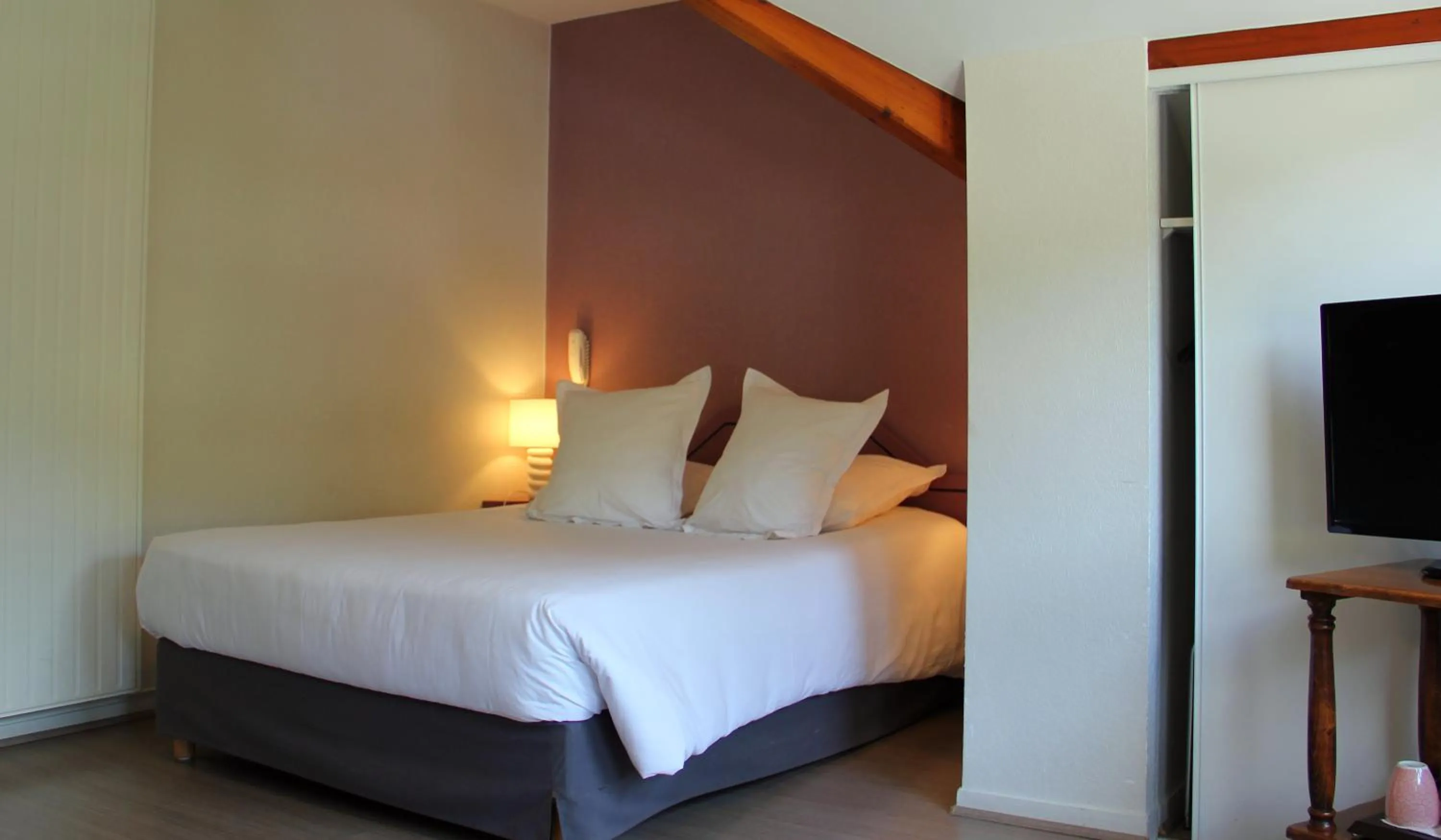 Photo of the whole room, Bed in Beau Rivage