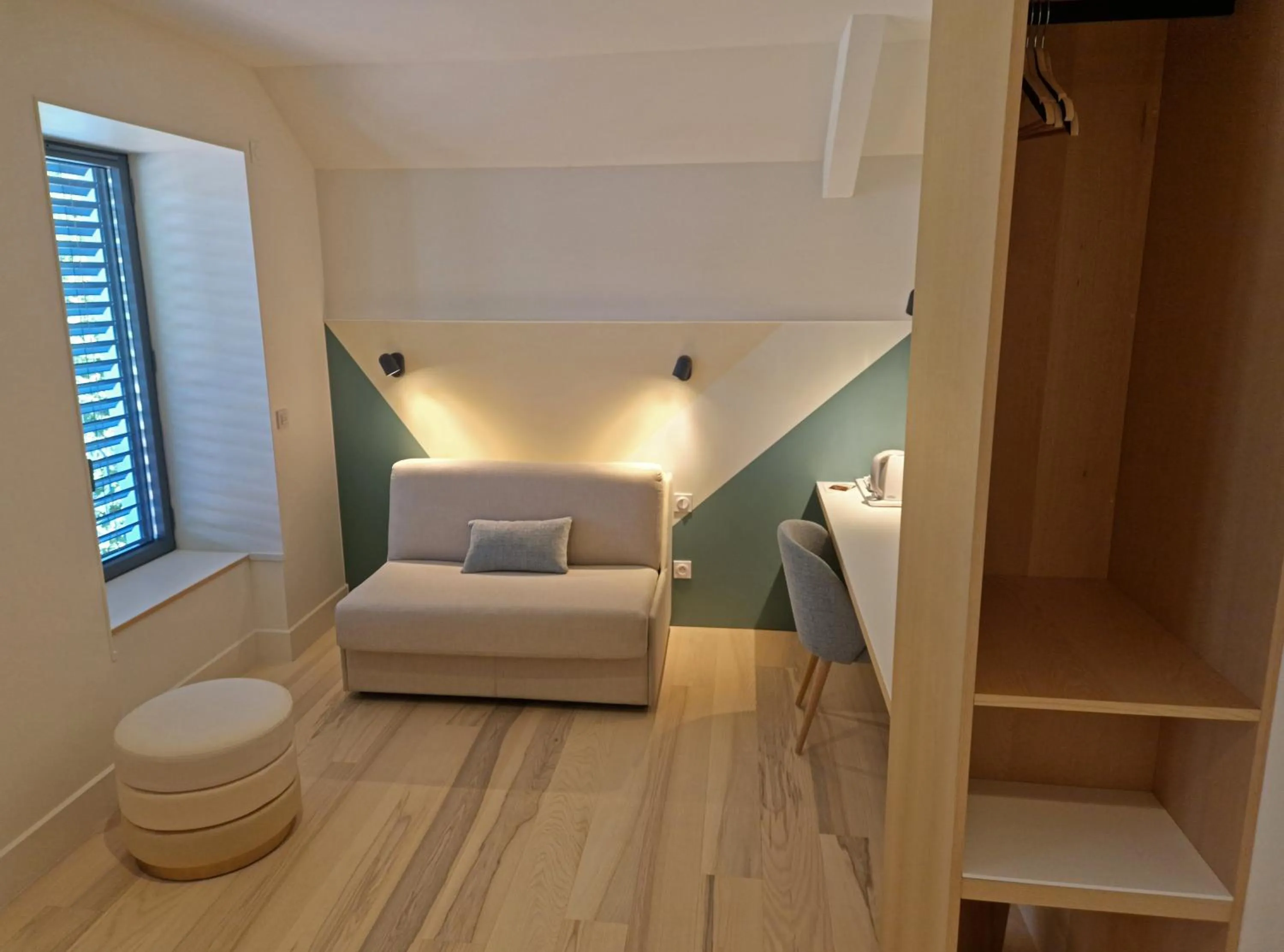 Photo of the whole room, Bed in Beau Rivage