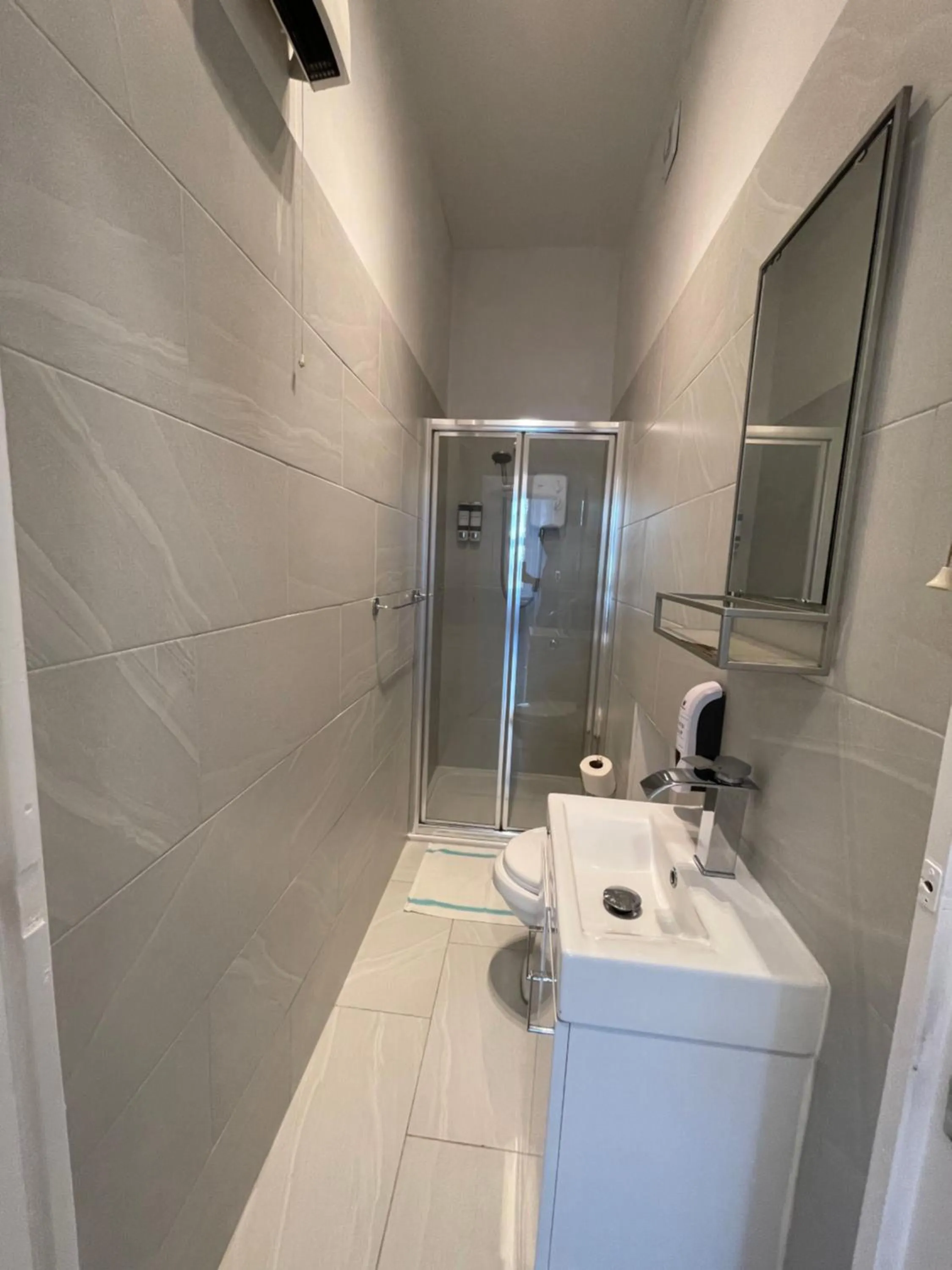 Bathroom in Chamberlayne Inn