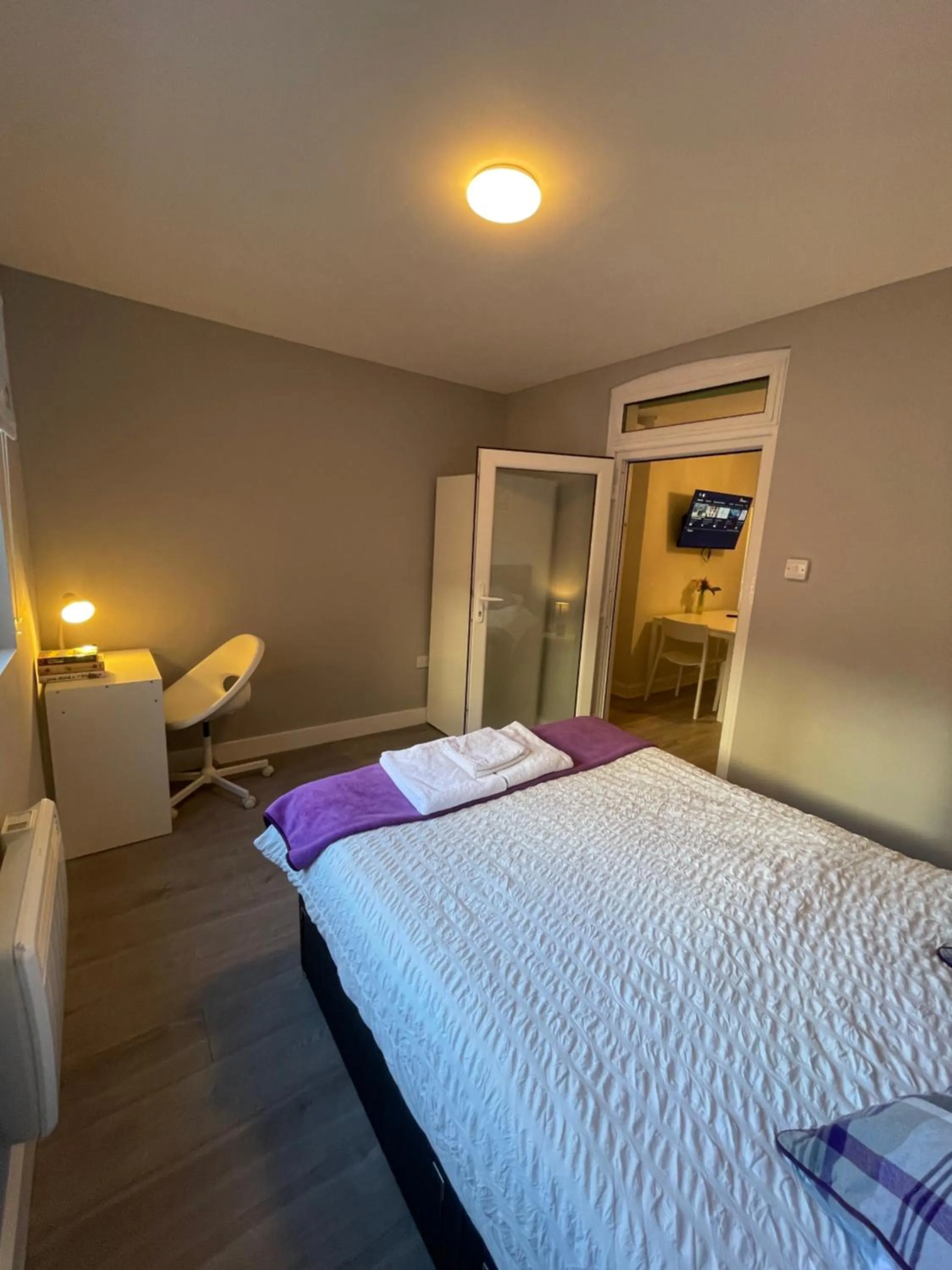 Bed in Chamberlayne Inn