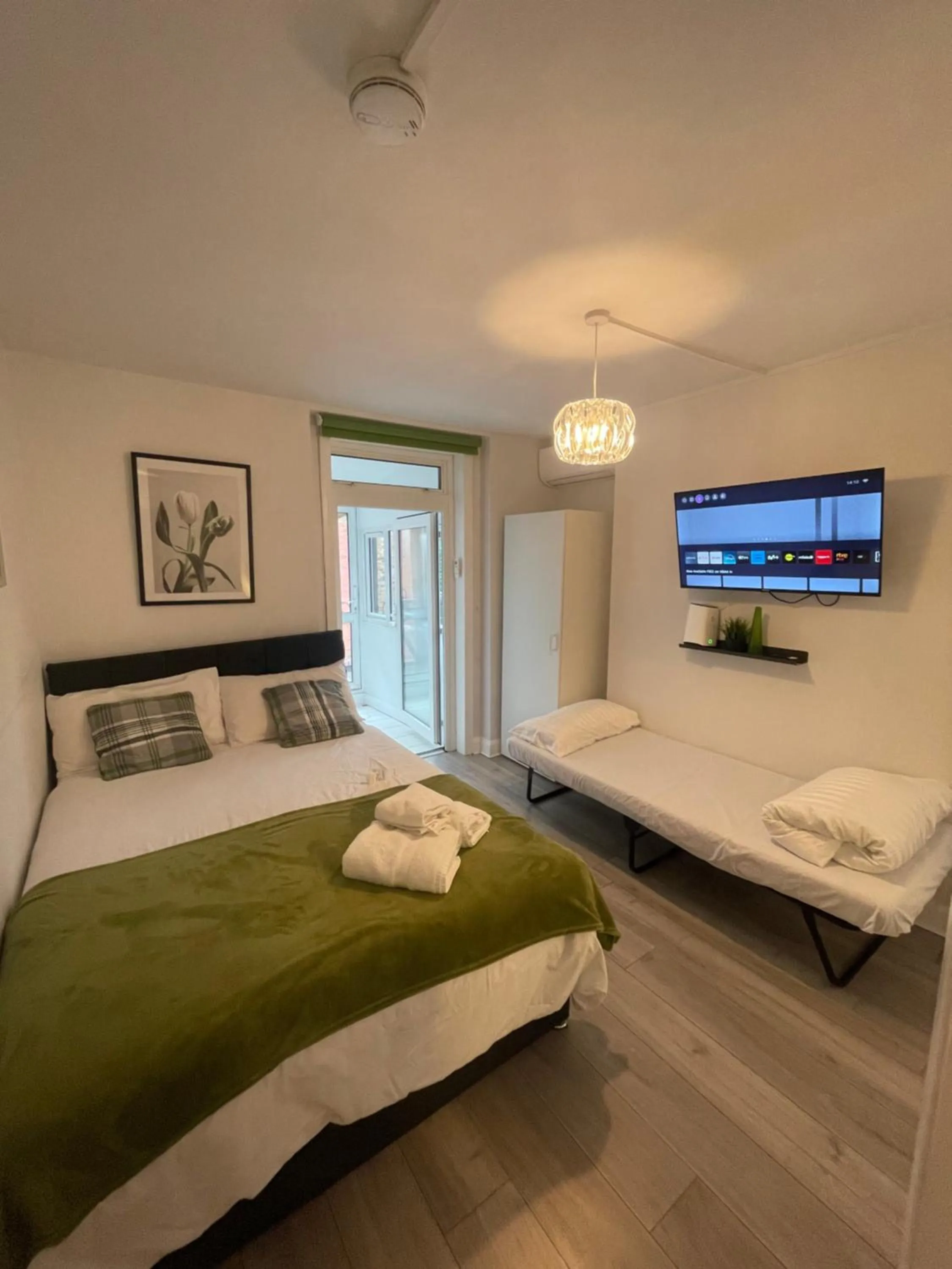 Bed in Chamberlayne Inn